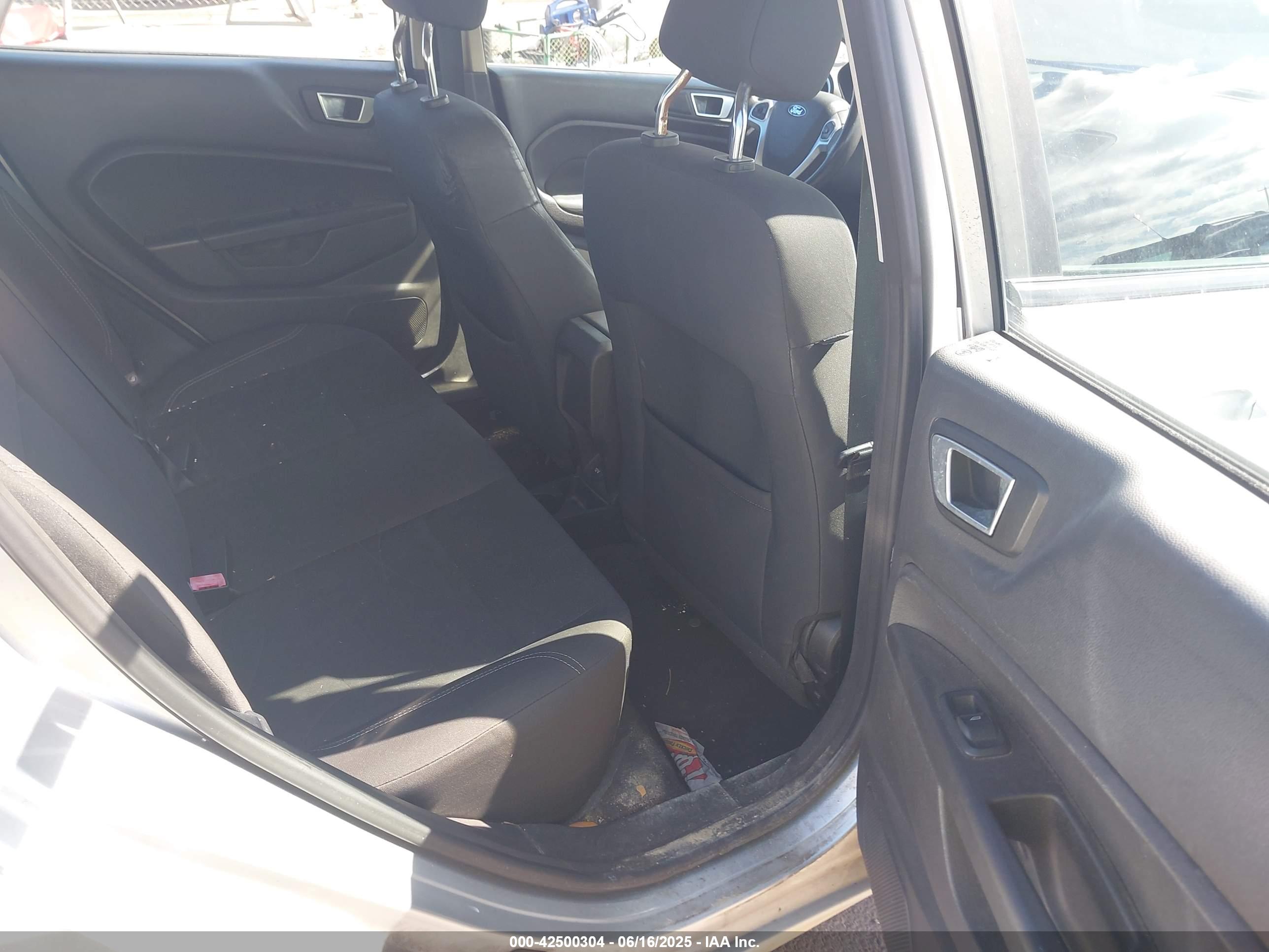 FORD FIESTA image 8