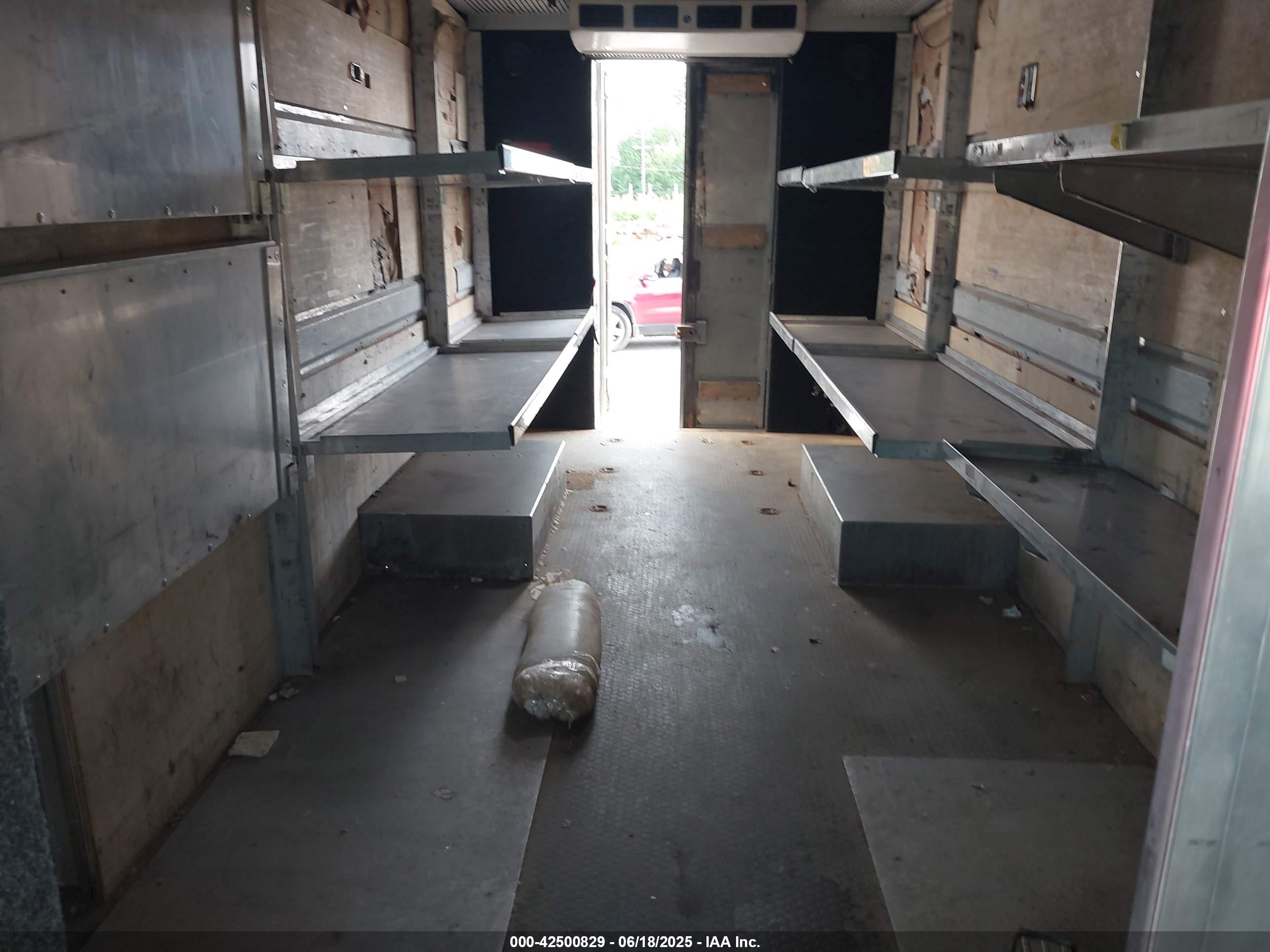 FREIGHTLINER CHASSIS image 7
