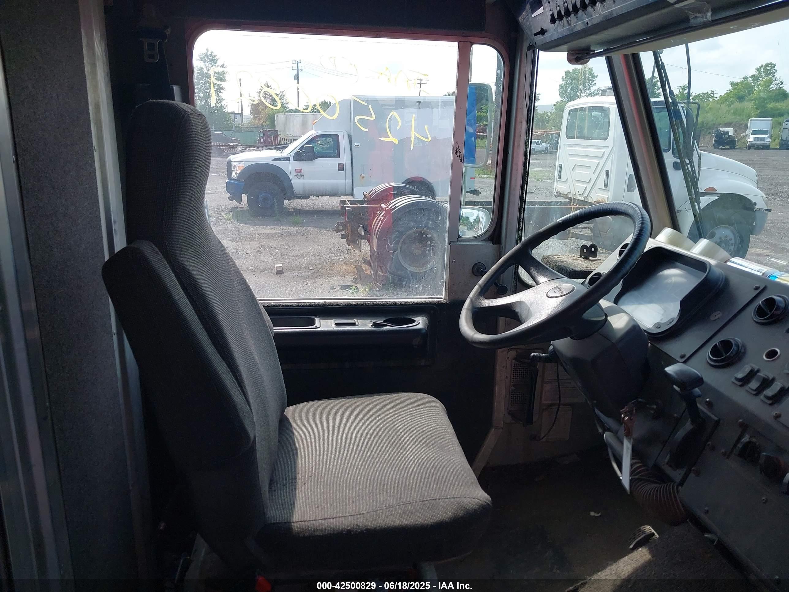 FREIGHTLINER CHASSIS image 8