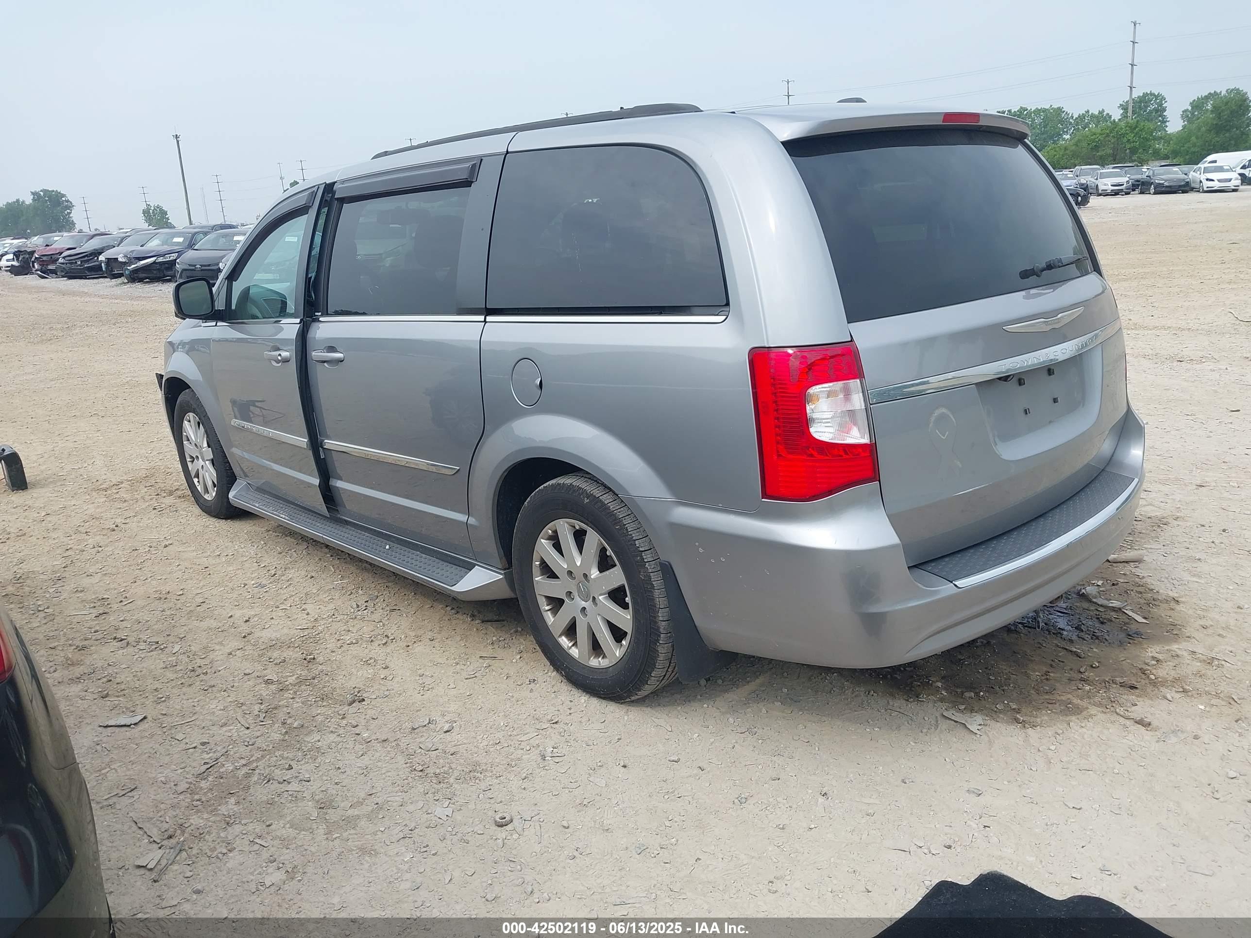 CHRYSLER TOWN image 3