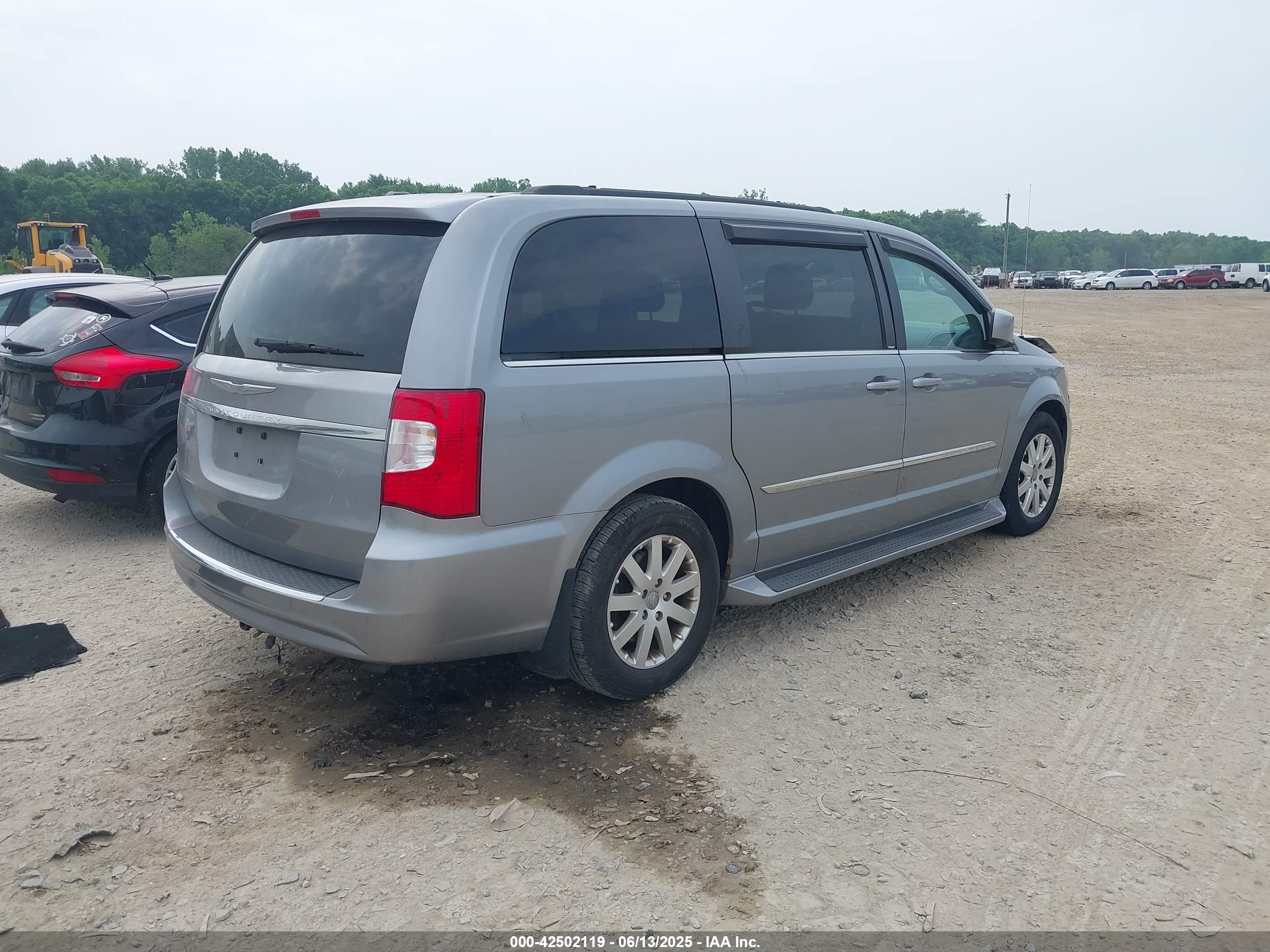 CHRYSLER TOWN image 4