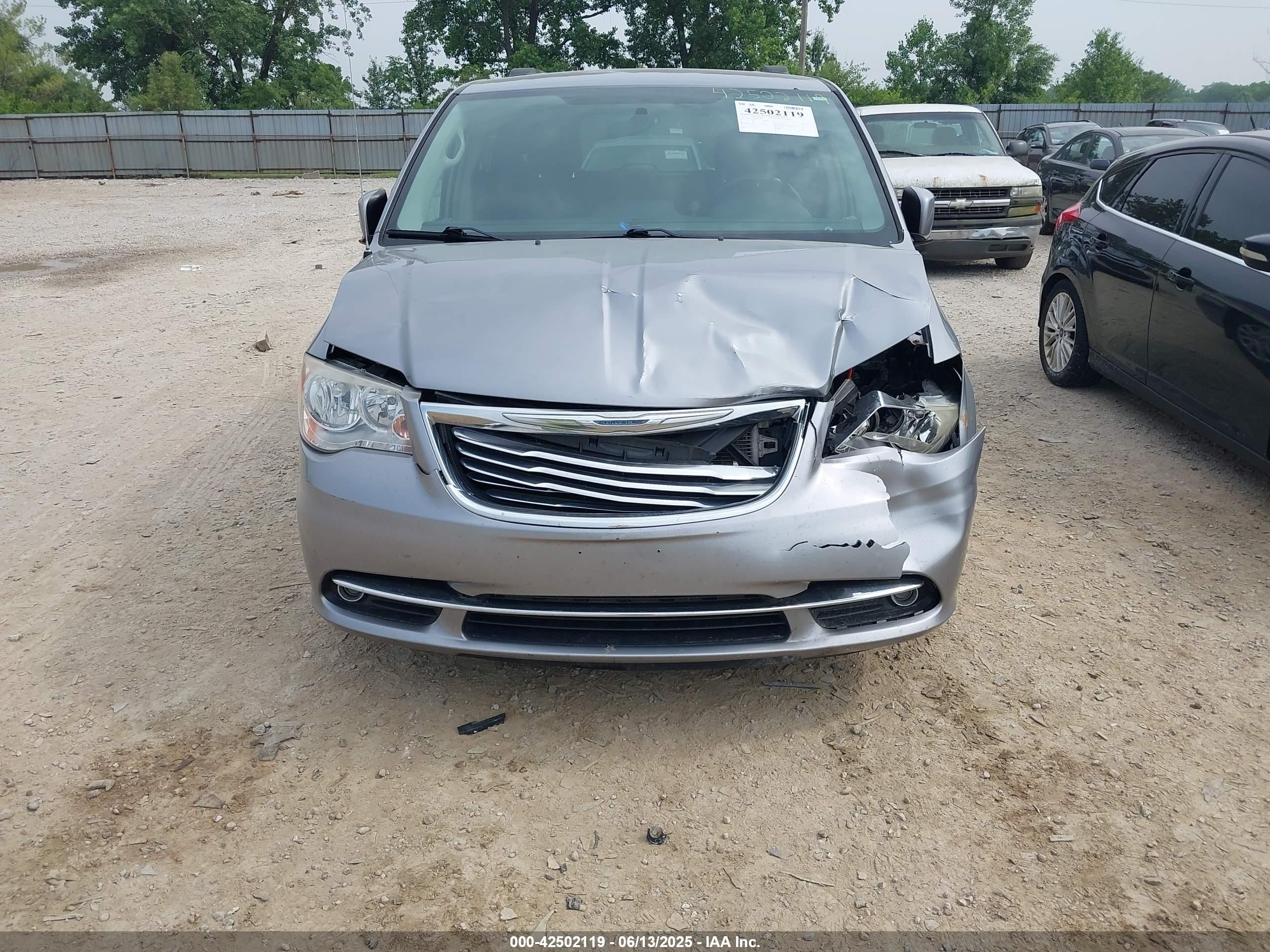 CHRYSLER TOWN image 6