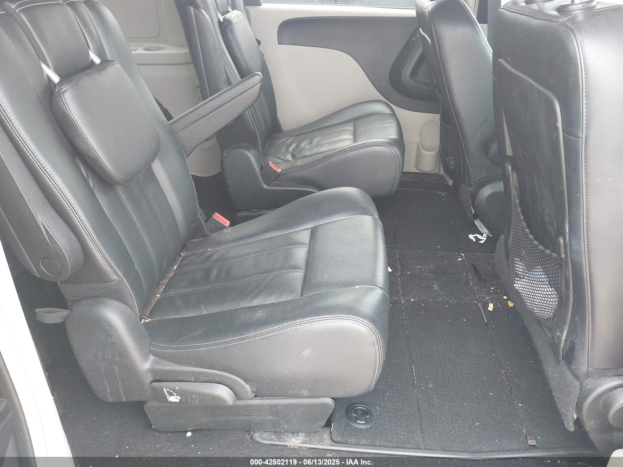 CHRYSLER TOWN image 8