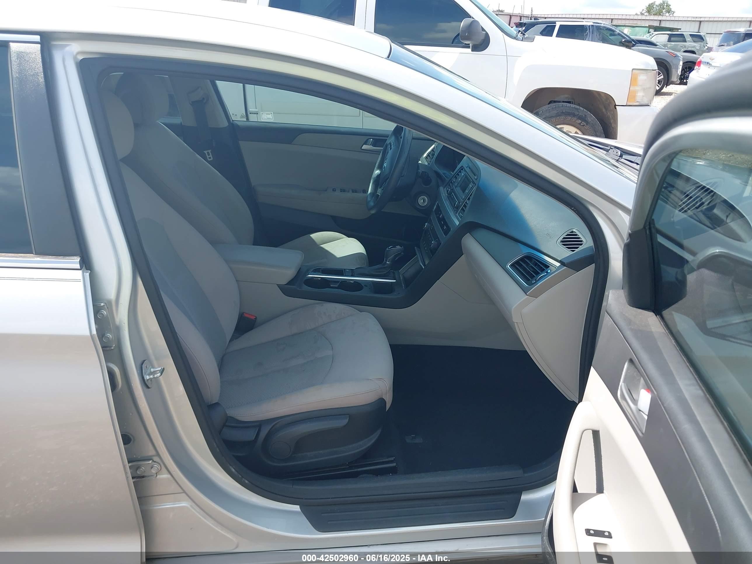 HYUNDAI SONATA image 5