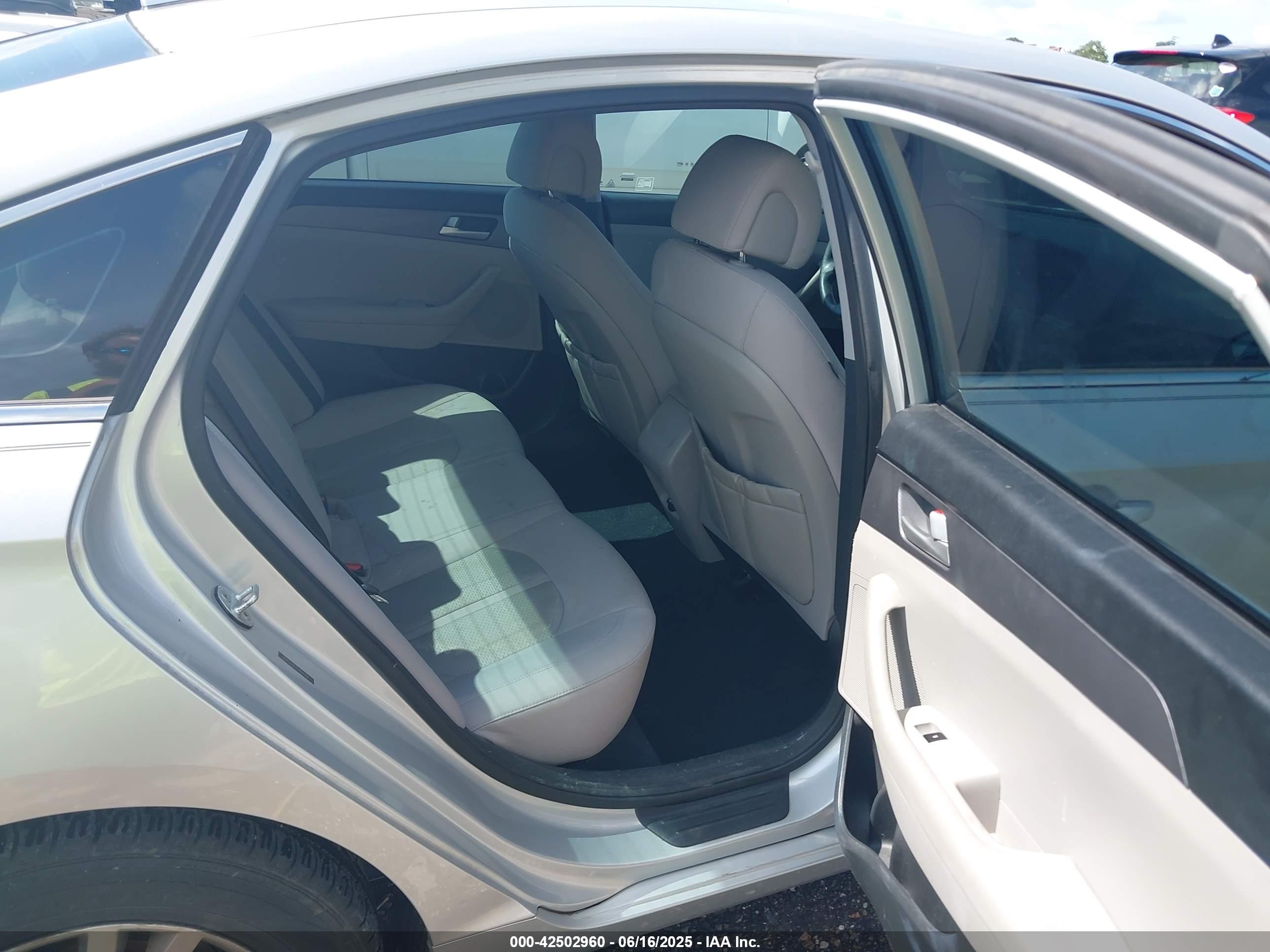 HYUNDAI SONATA image 8
