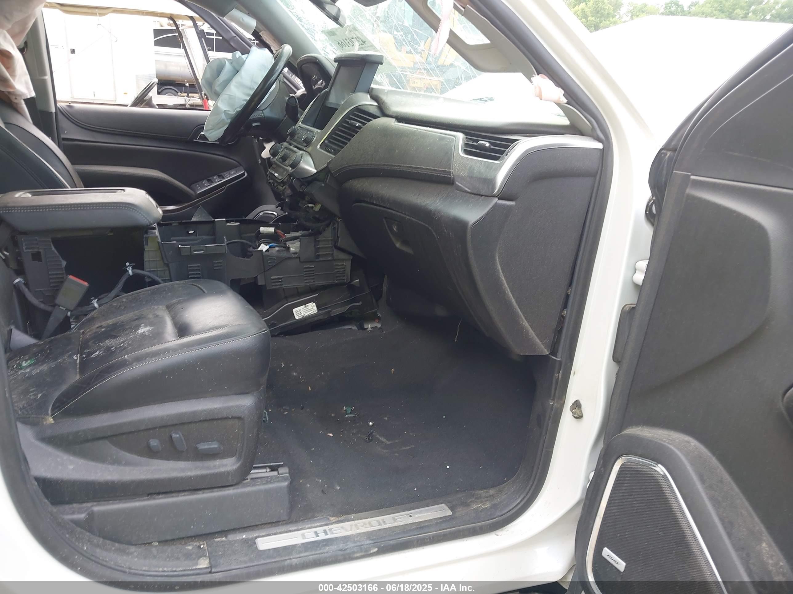 CHEVROLET SUBURBAN image 5