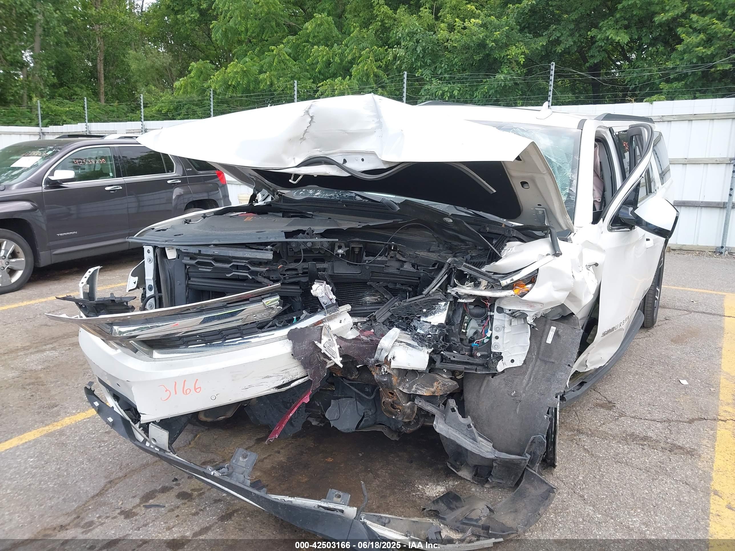 CHEVROLET SUBURBAN image 6