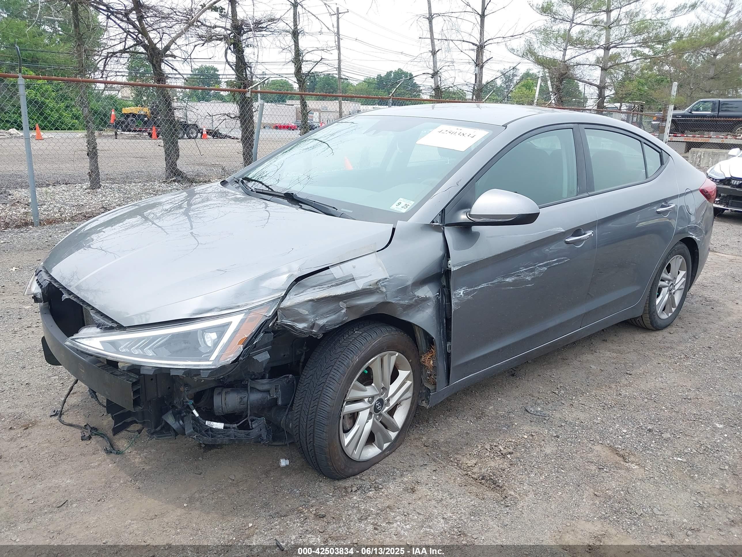 HYUNDAI ELANTRA image 2