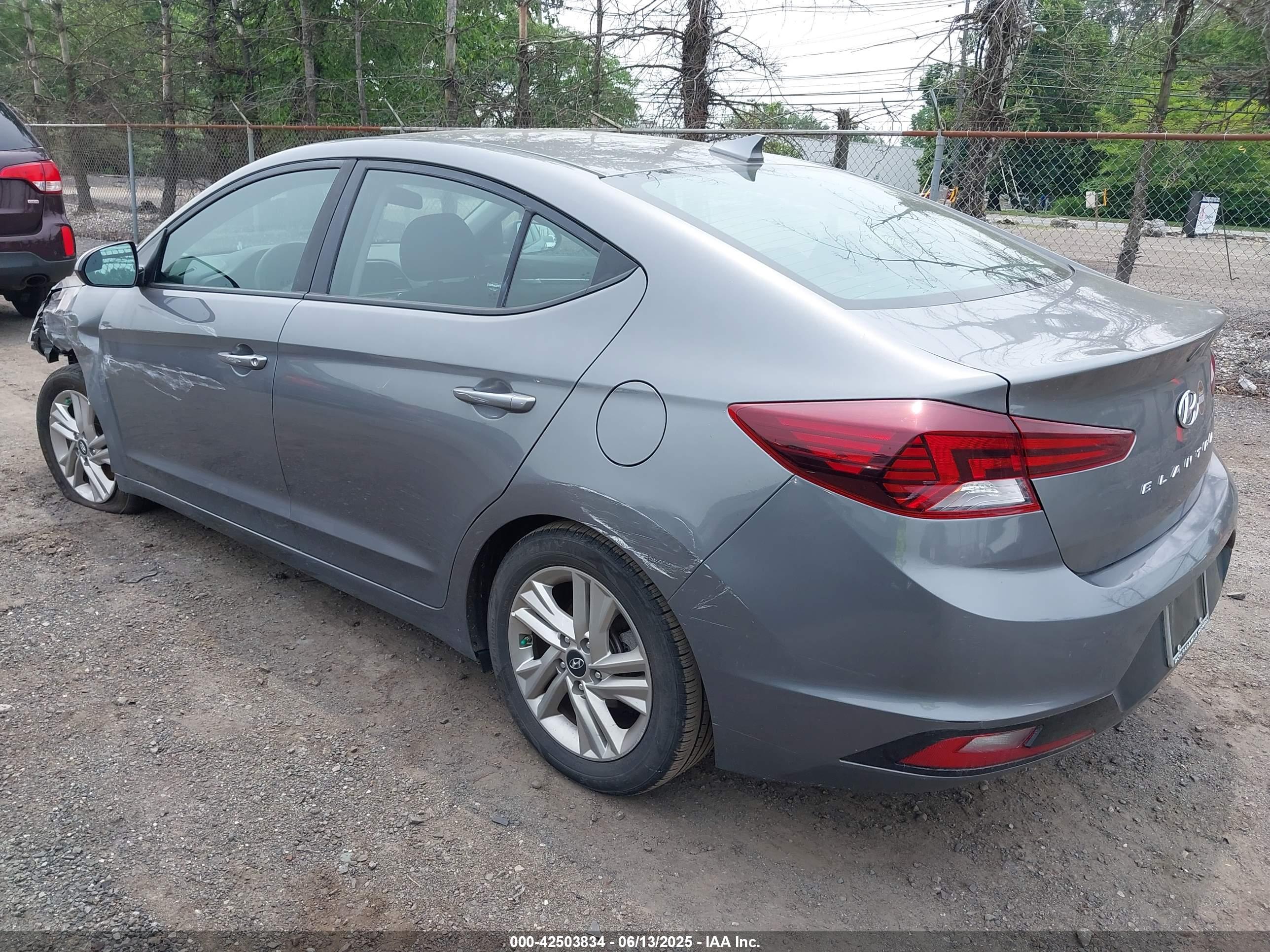 HYUNDAI ELANTRA image 3