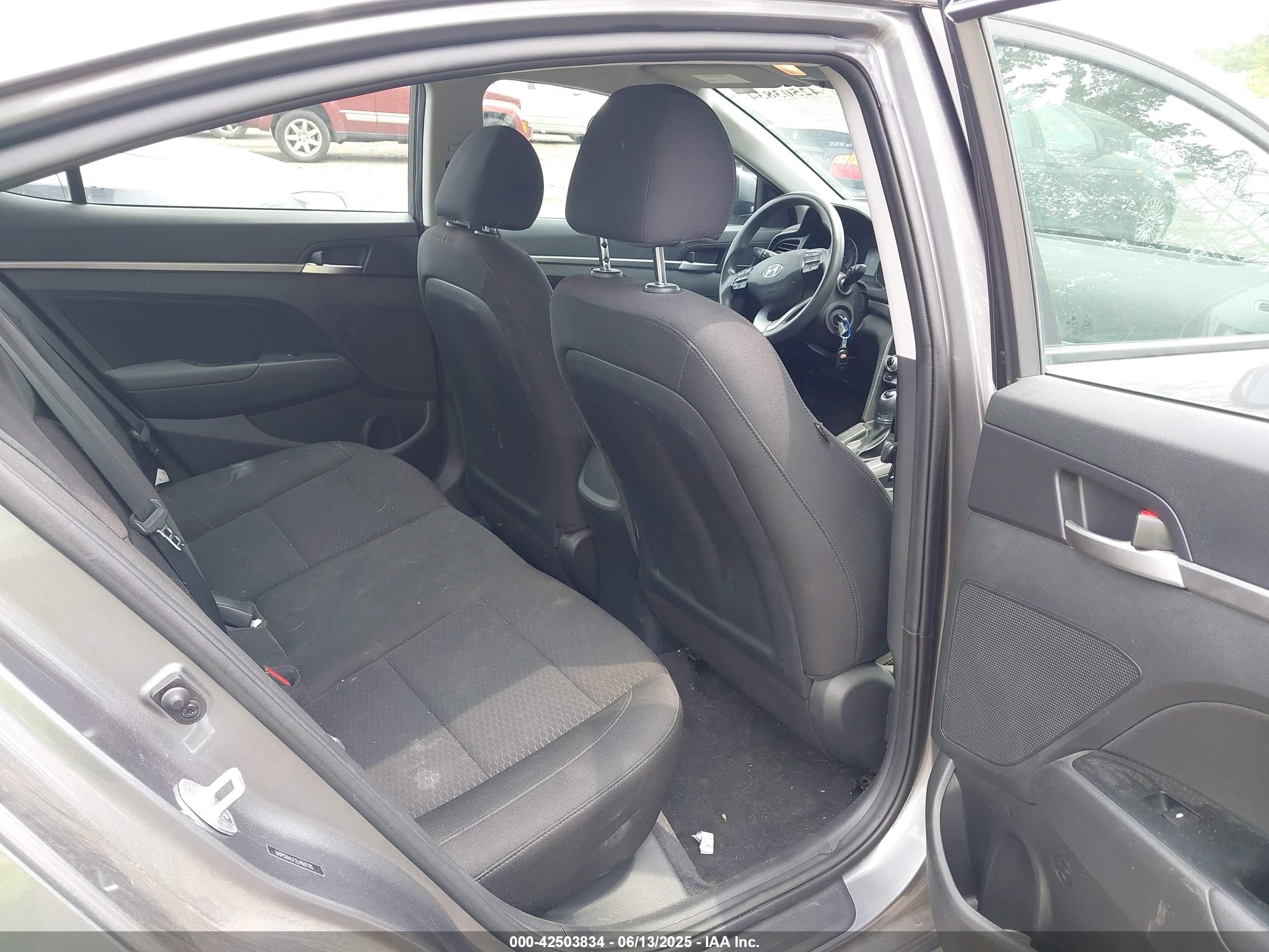 HYUNDAI ELANTRA image 8