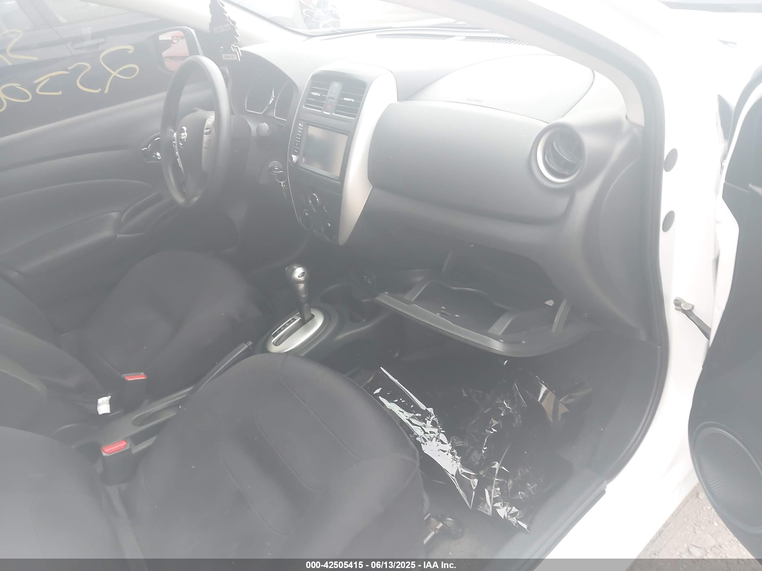NISSAN VERSA image 5