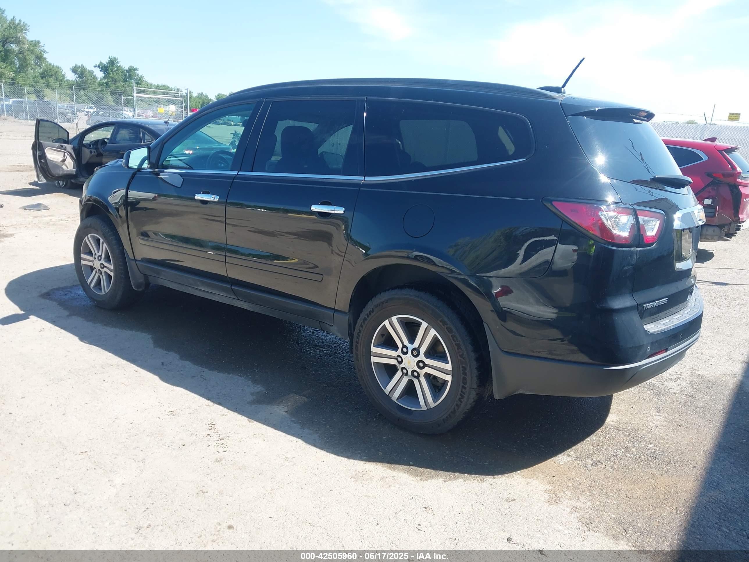CHEVROLET TRAVERSE image 3