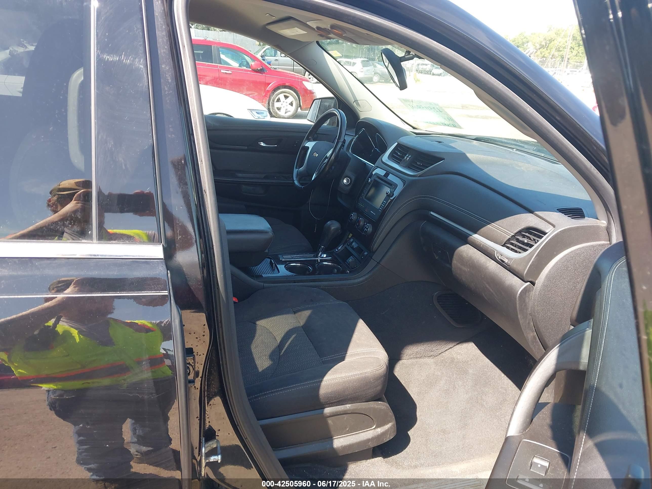 CHEVROLET TRAVERSE image 5
