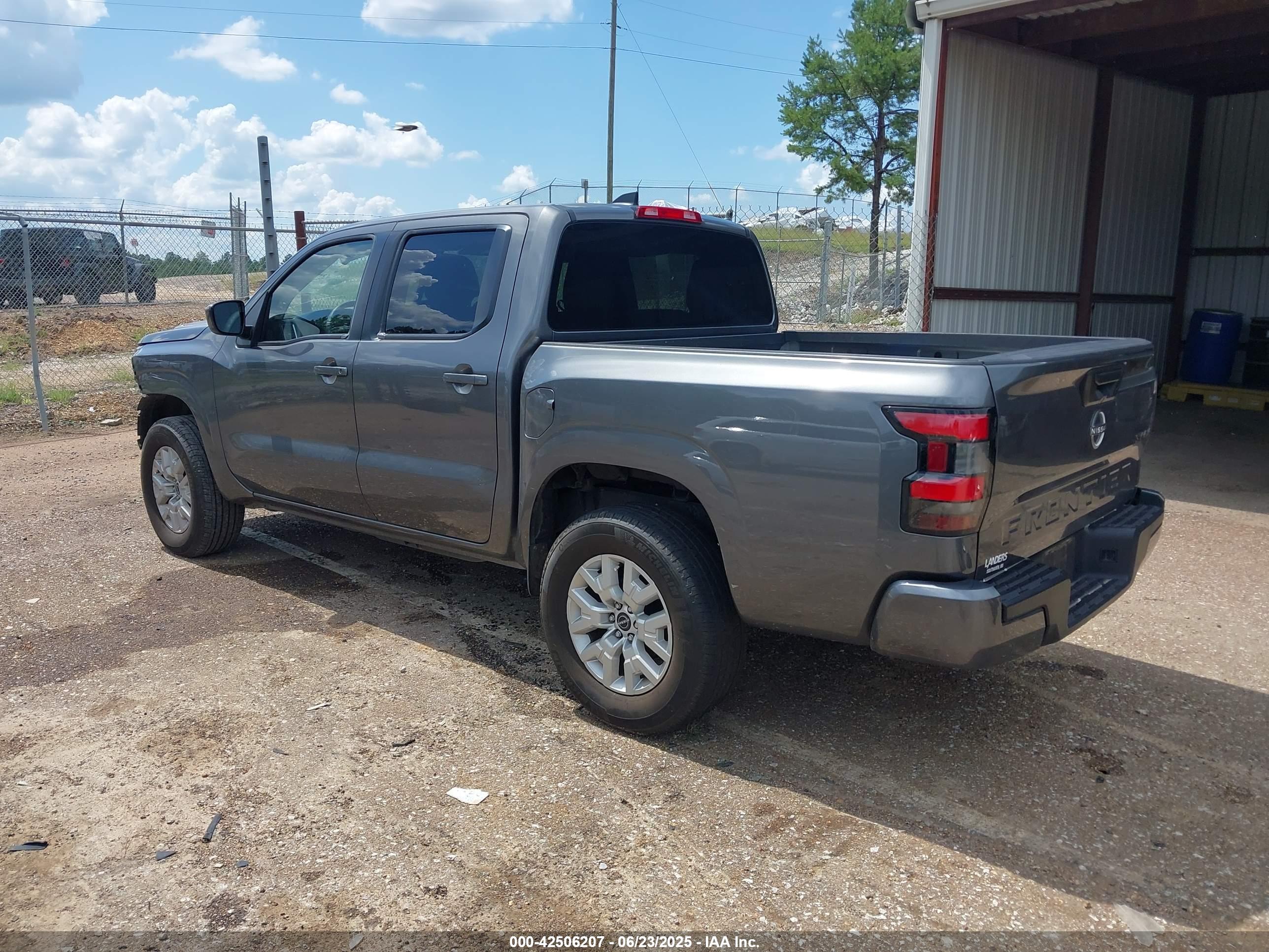 NISSAN FRONTIER image 3