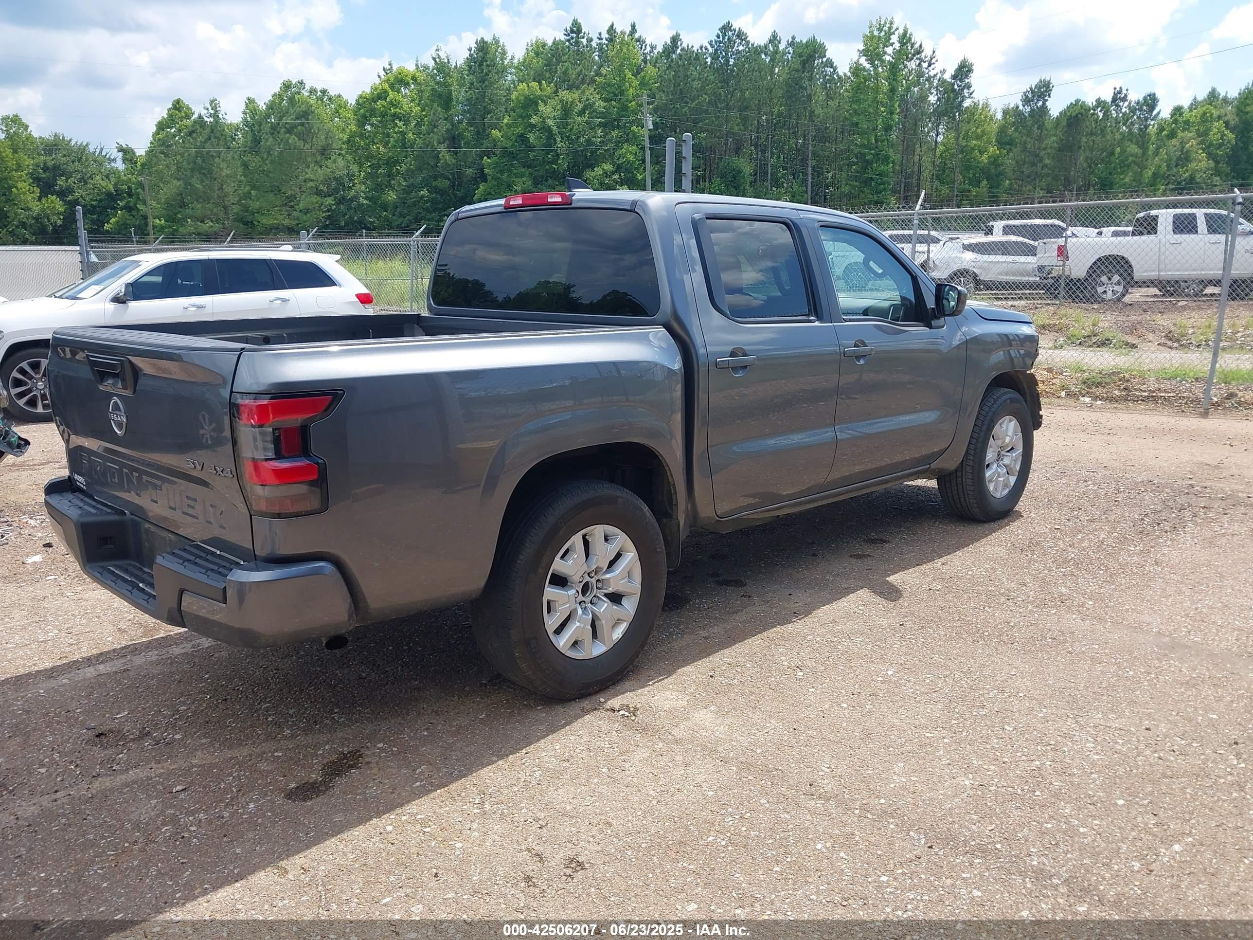 NISSAN FRONTIER image 4