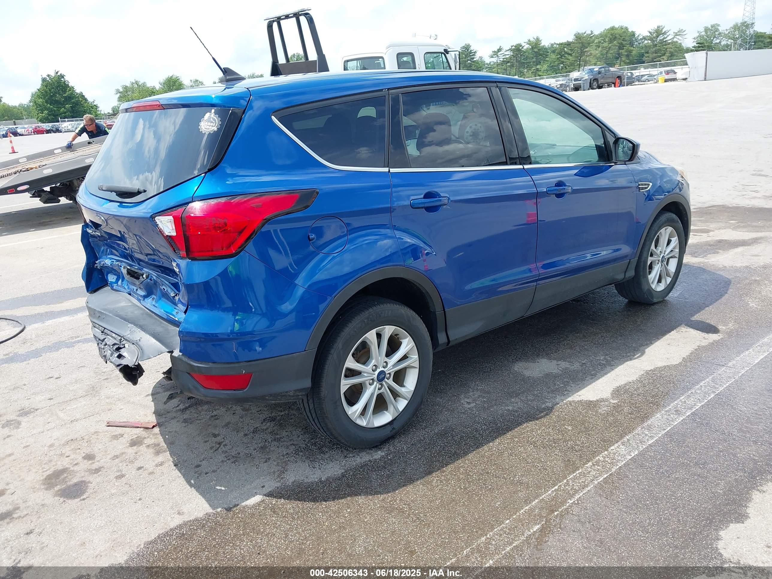 FORD ESCAPE image 4