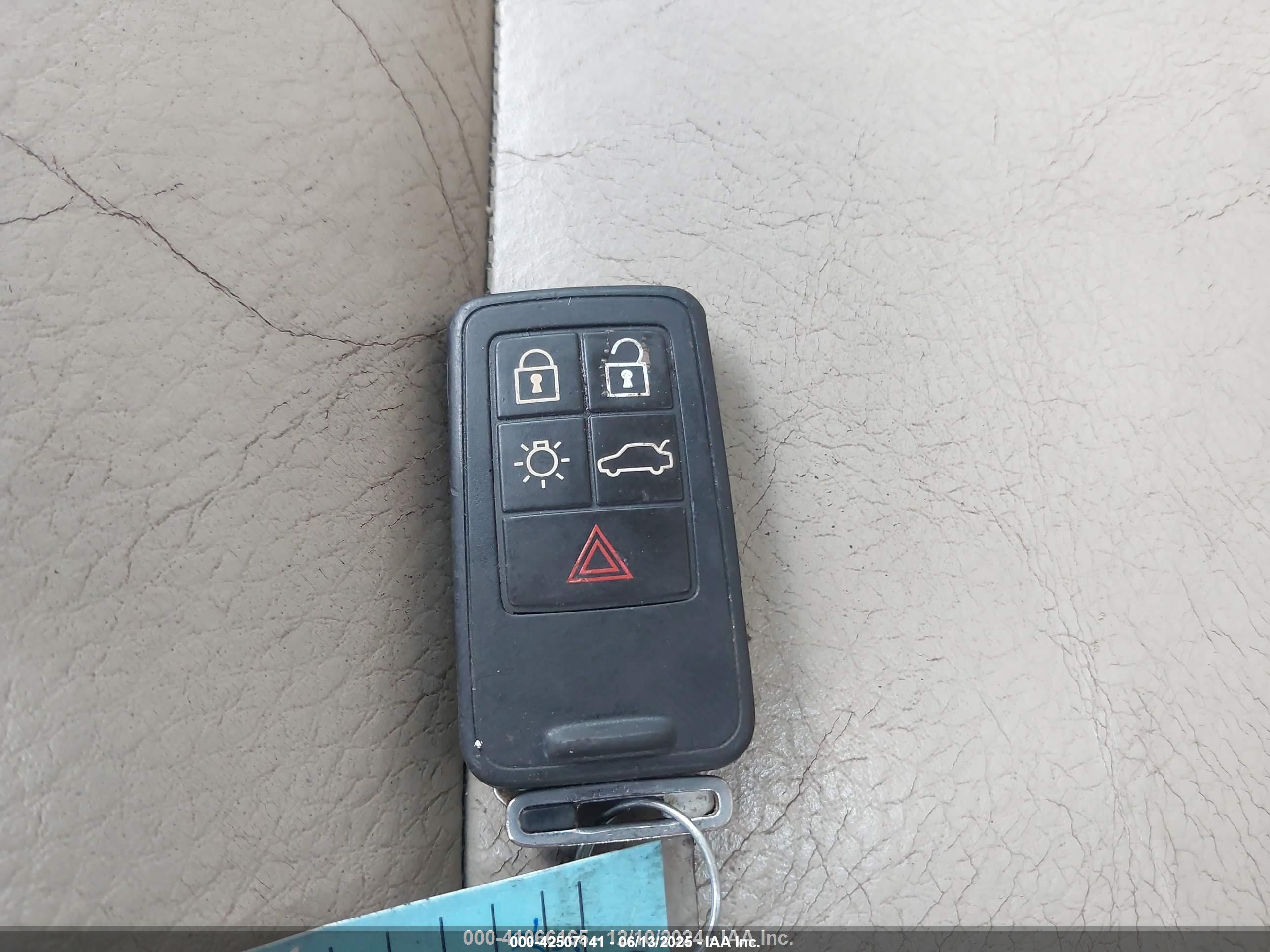 VOLVO S60 image 11