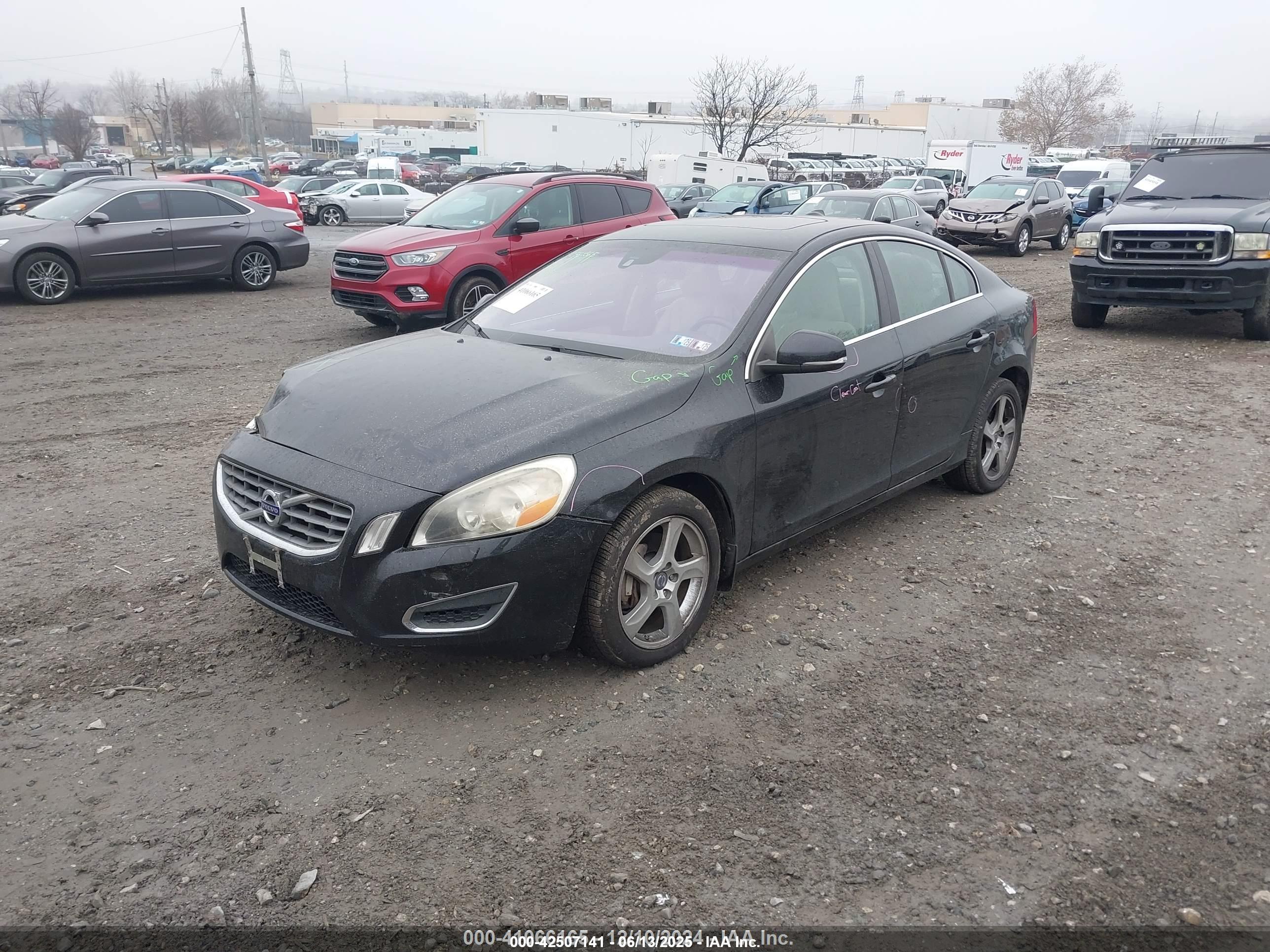 VOLVO S60 image 2