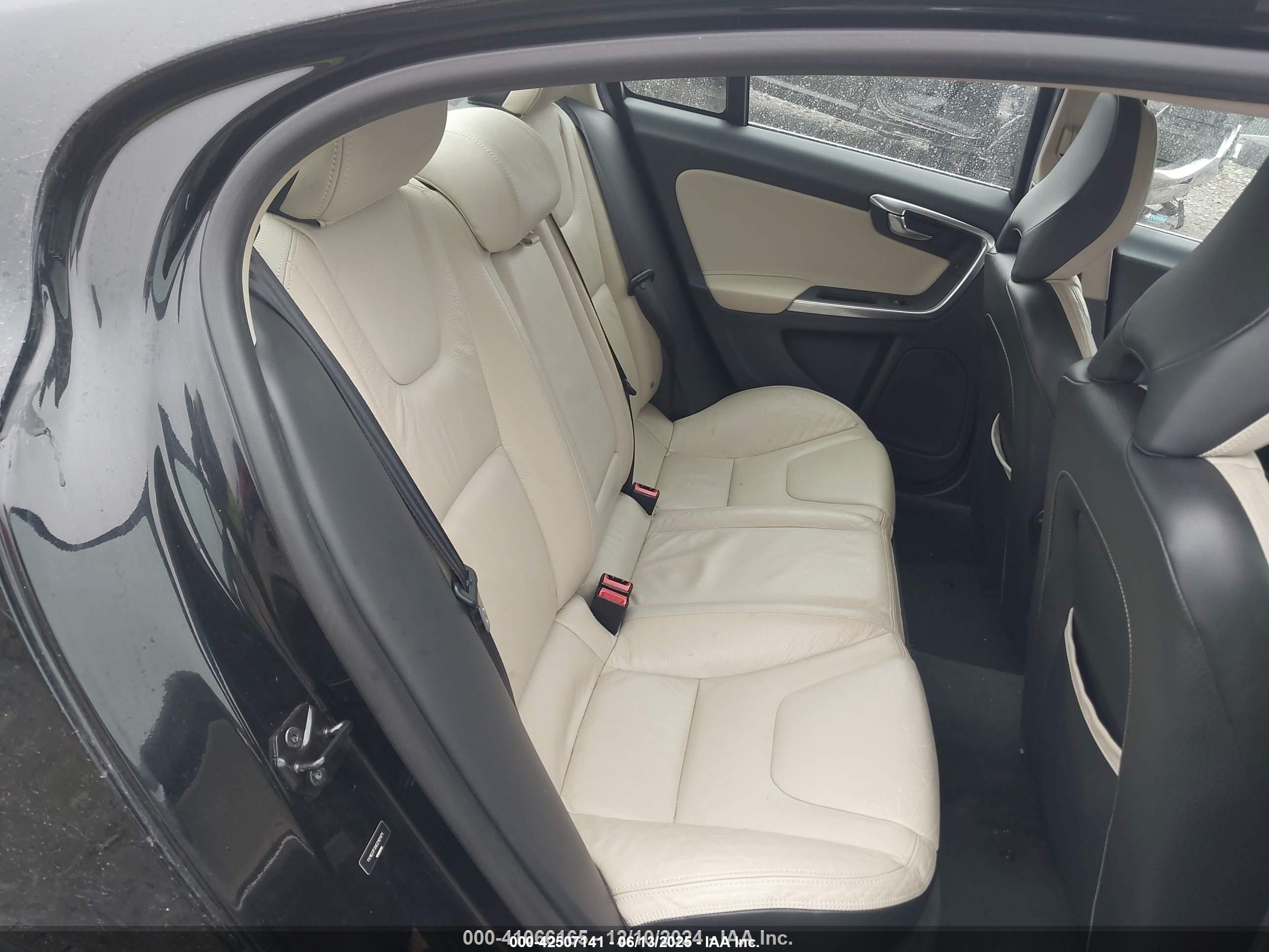 VOLVO S60 image 8