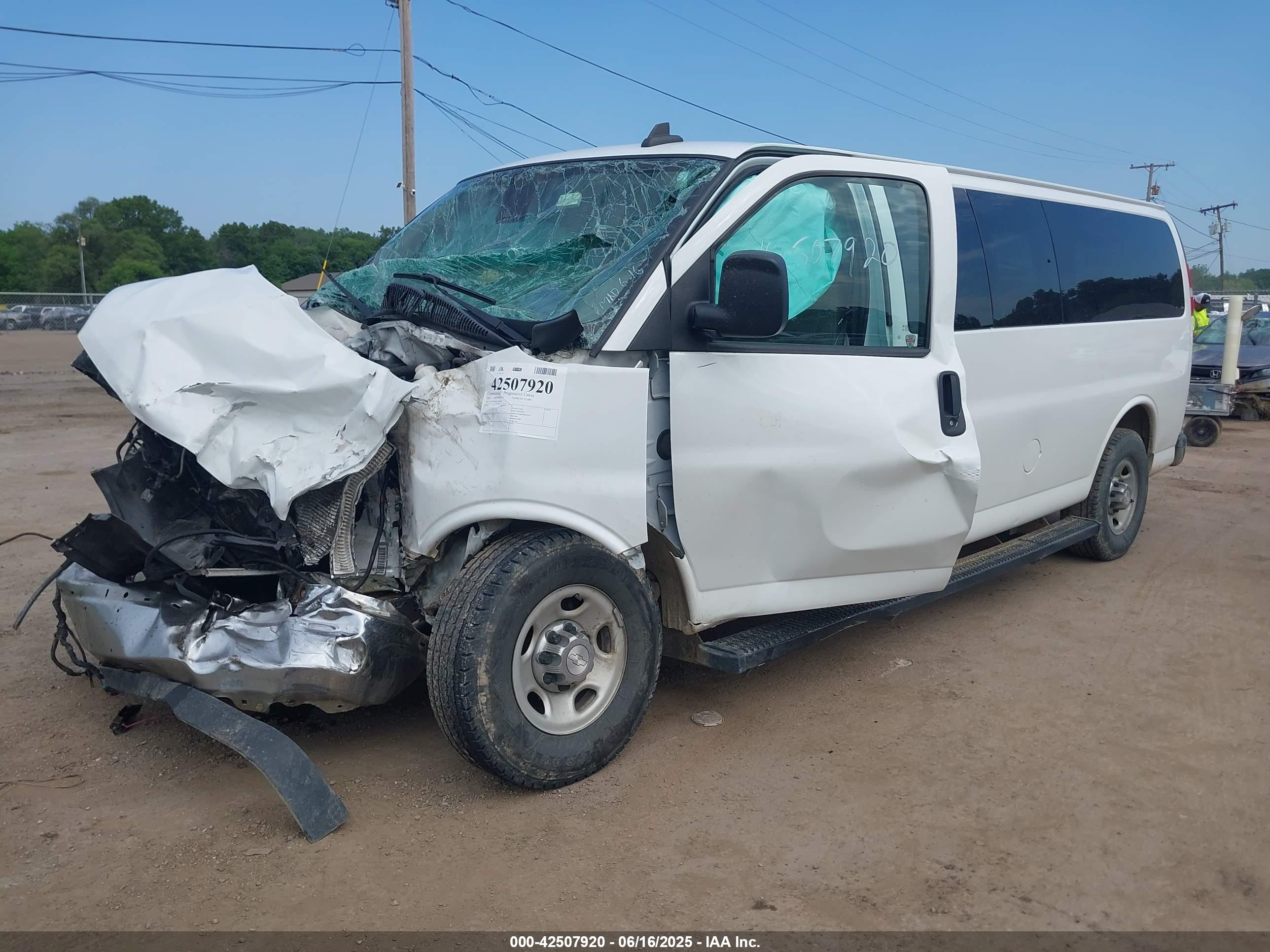 CHEVROLET EXPRESS image 2