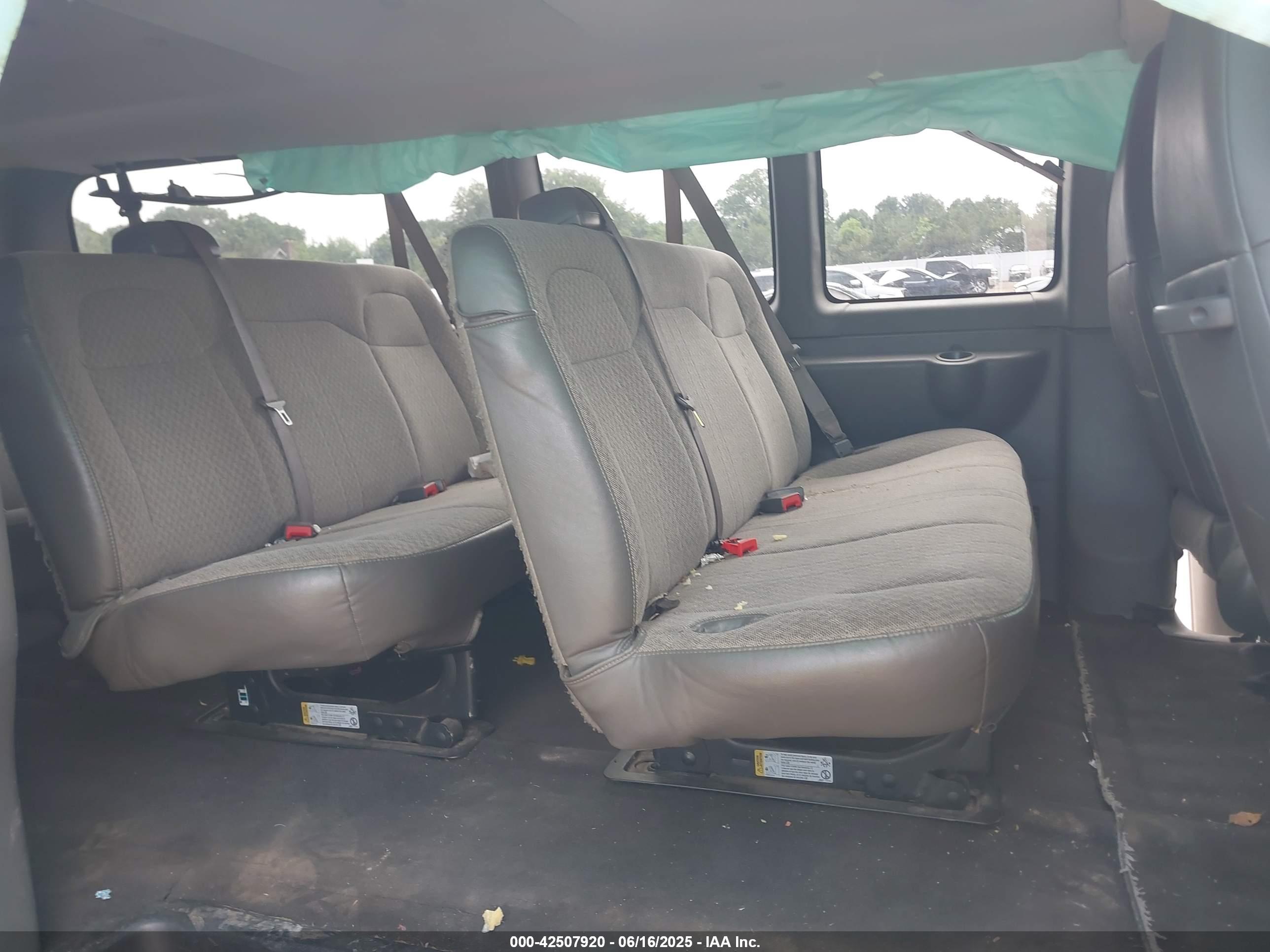CHEVROLET EXPRESS image 8