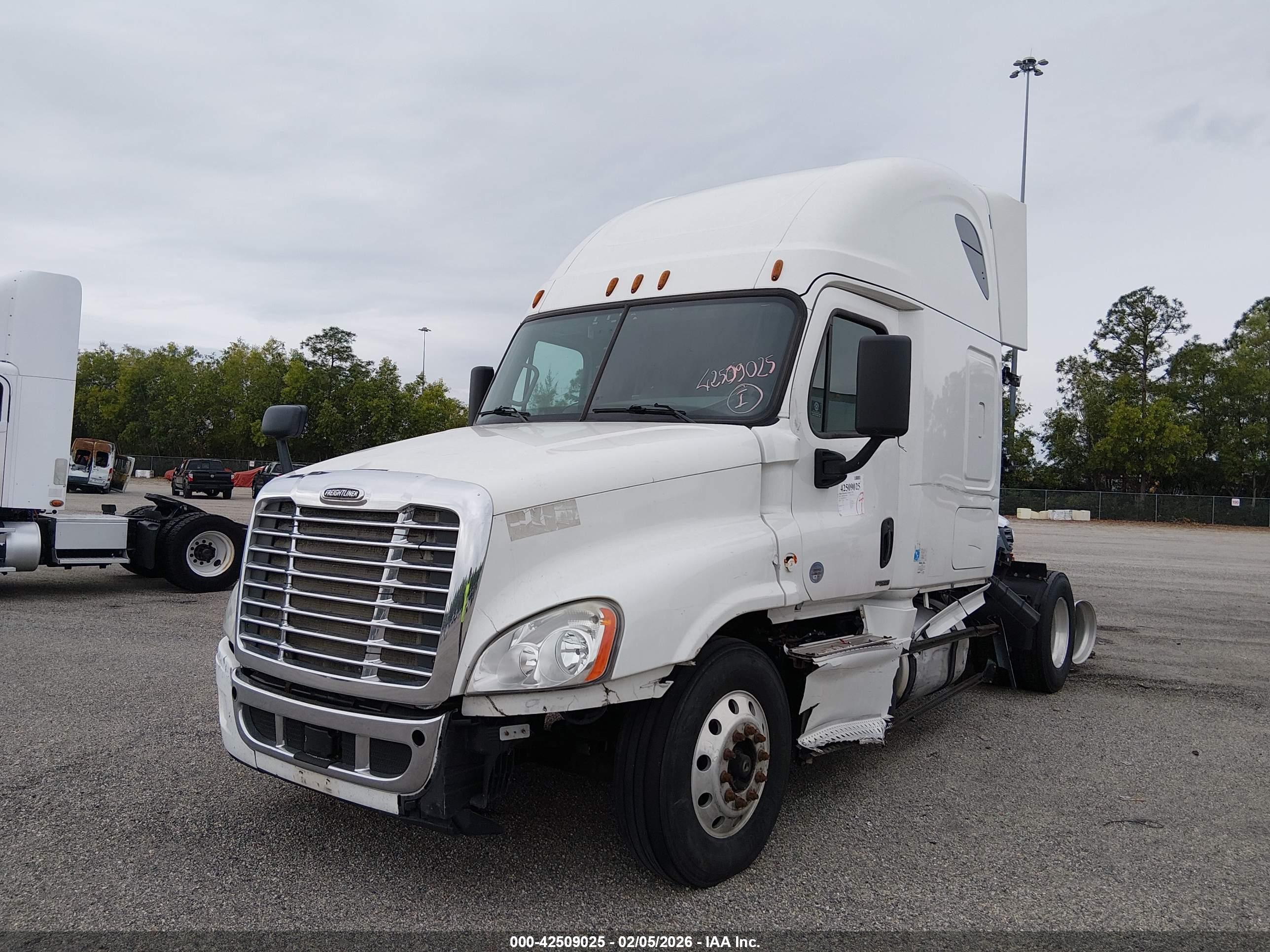 FREIGHTLINER CASCADIA image 2