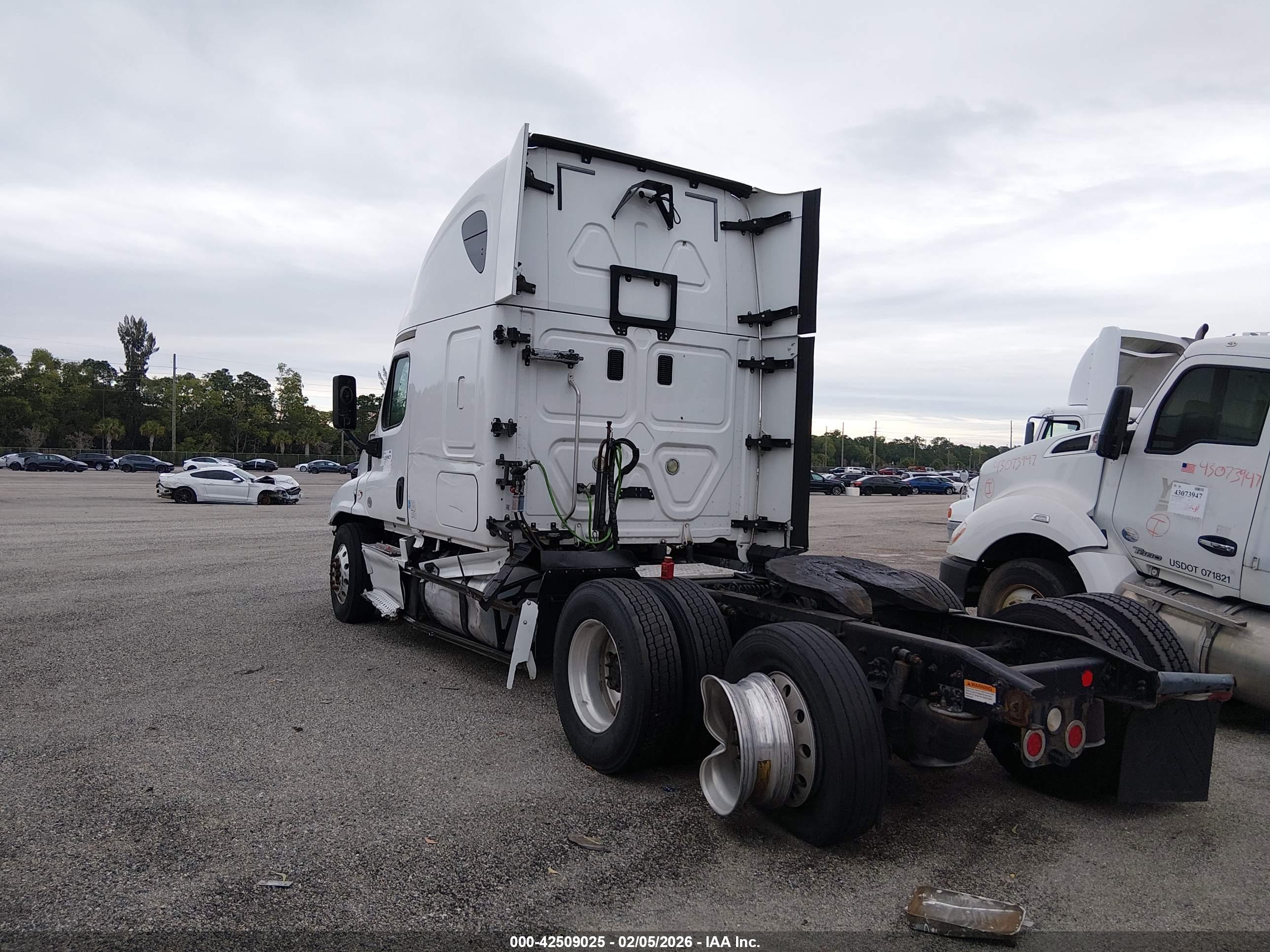 FREIGHTLINER CASCADIA image 3