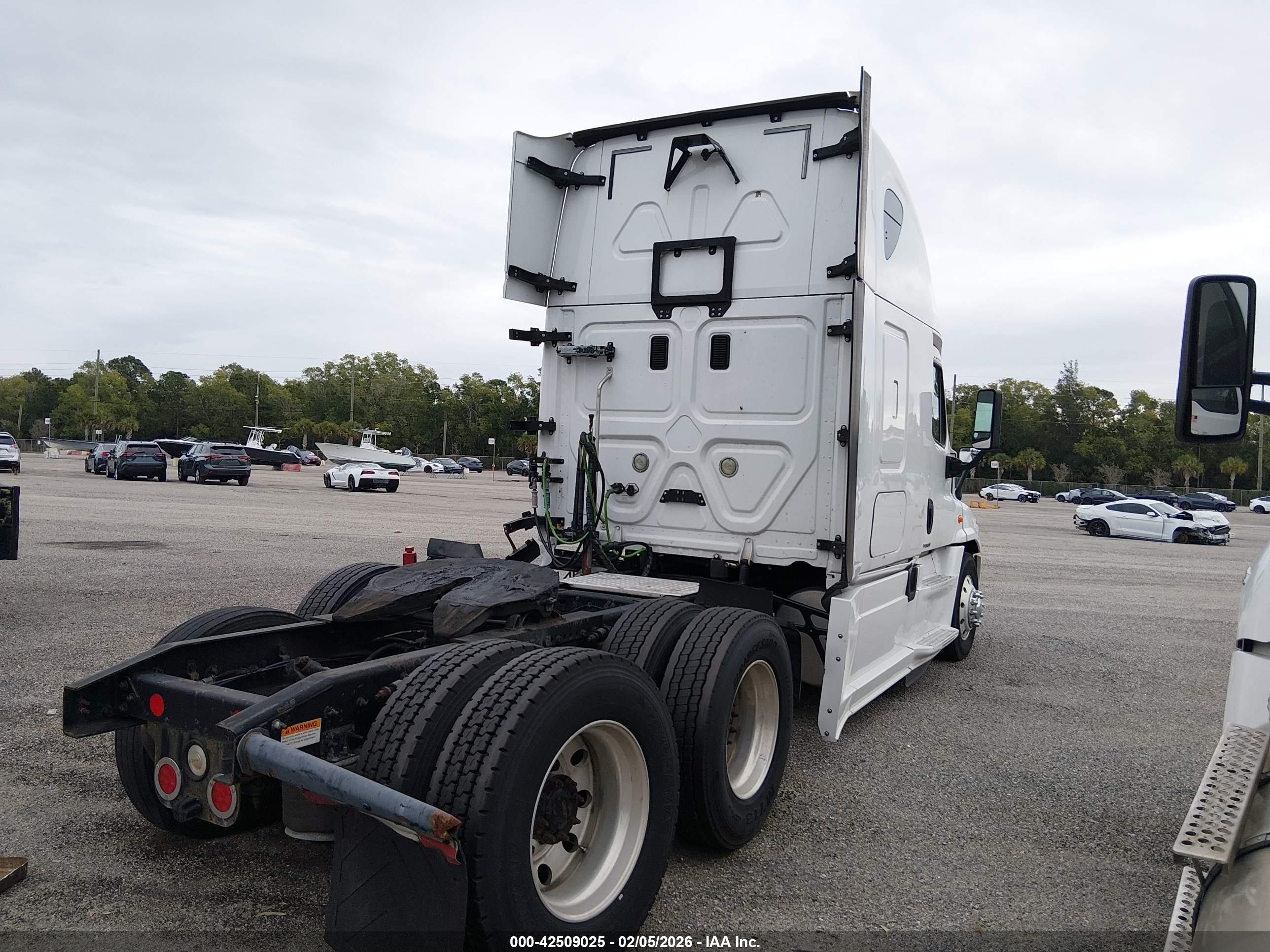 FREIGHTLINER CASCADIA image 4