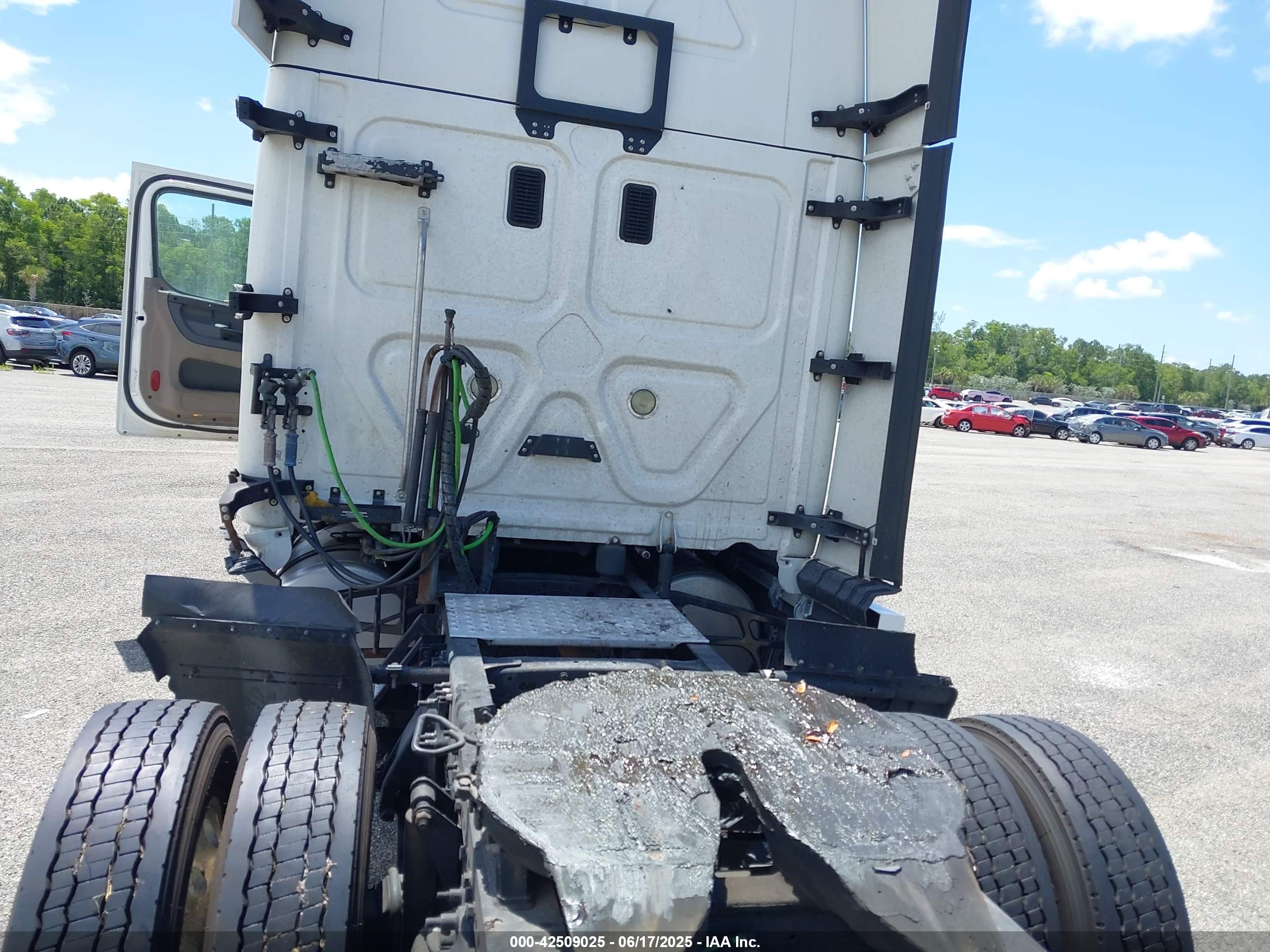 FREIGHTLINER CASCADIA image 7