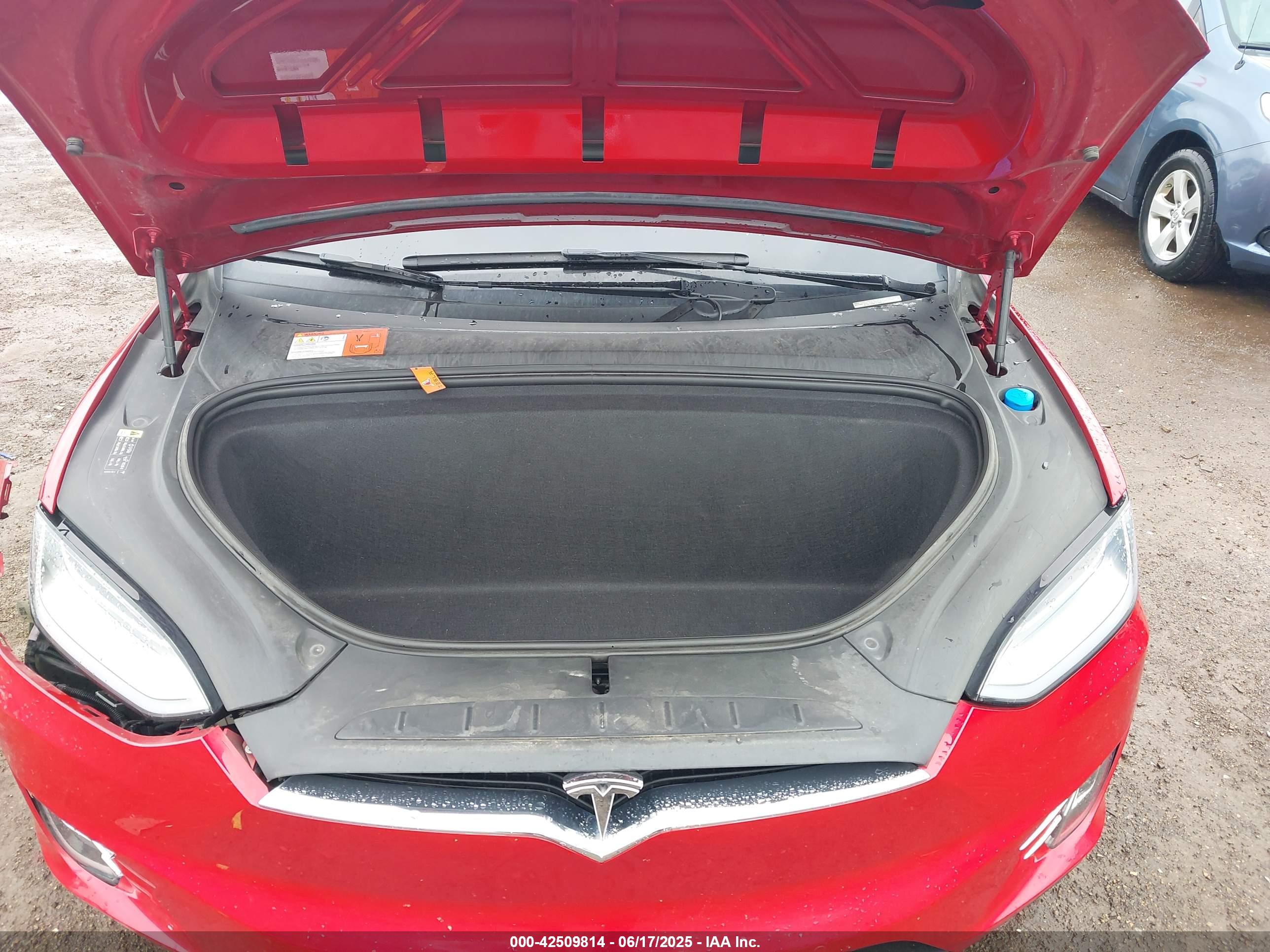 TESLA MODEL image 10