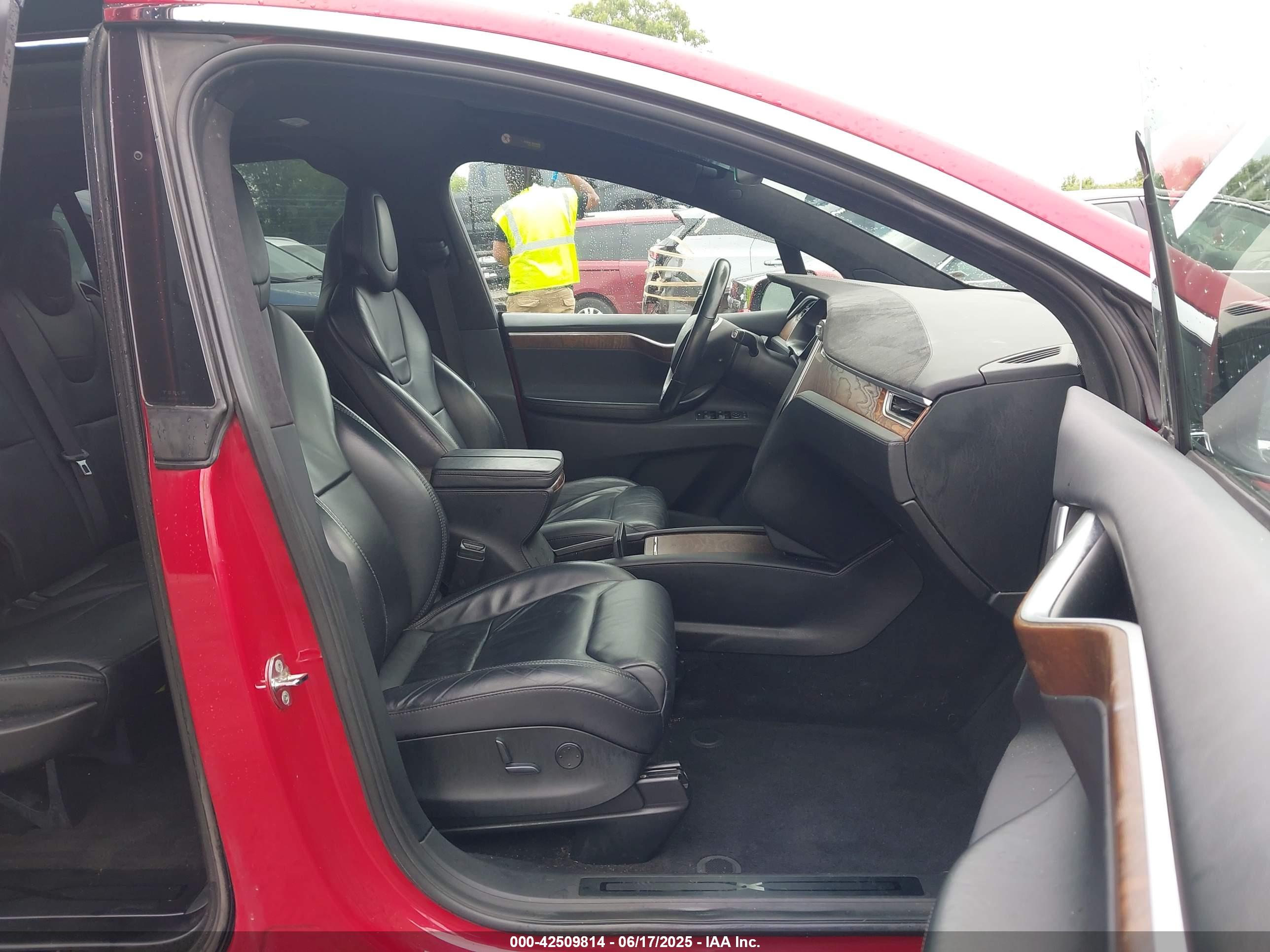 TESLA MODEL image 5