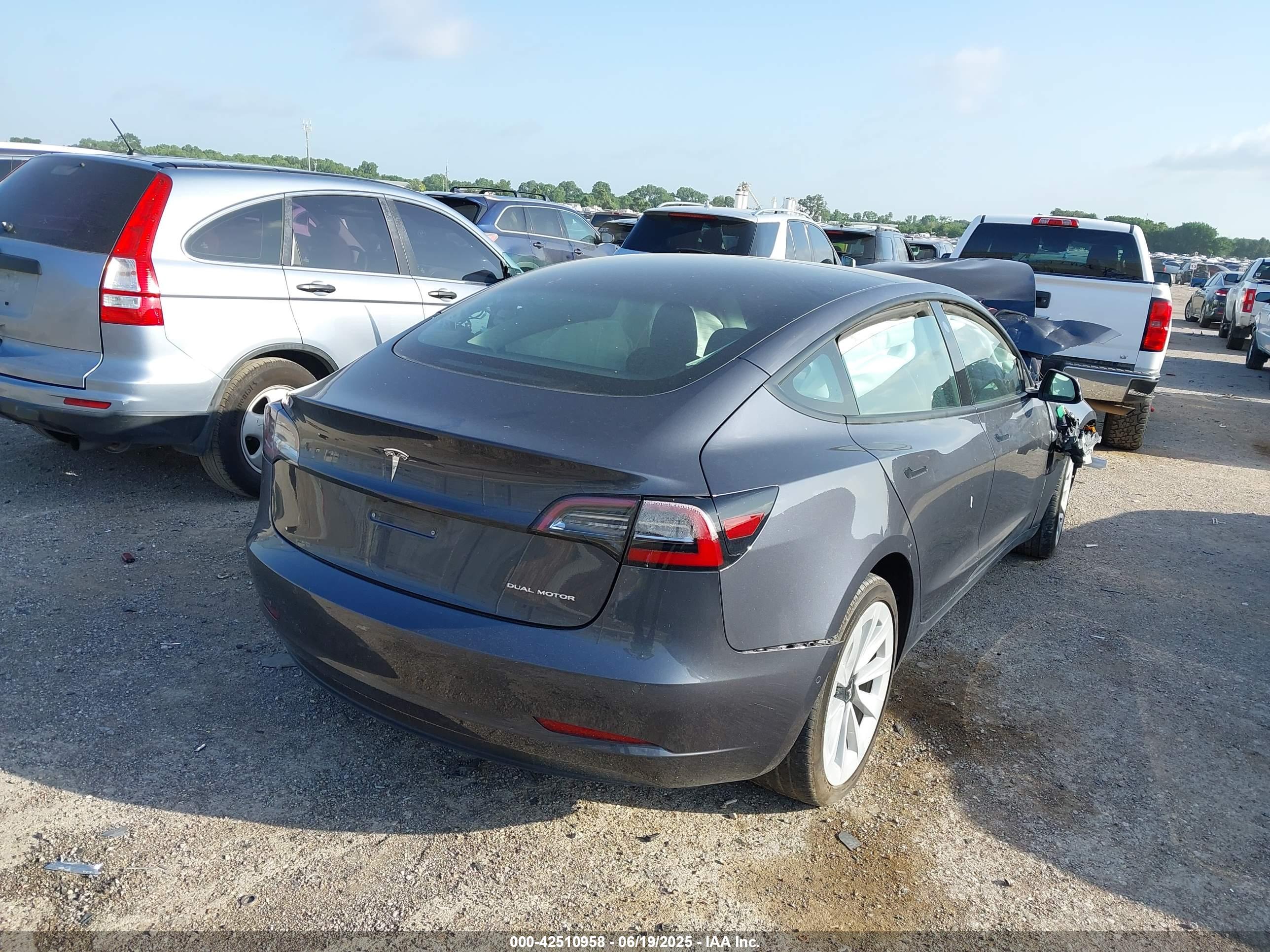 TESLA MODEL image 4