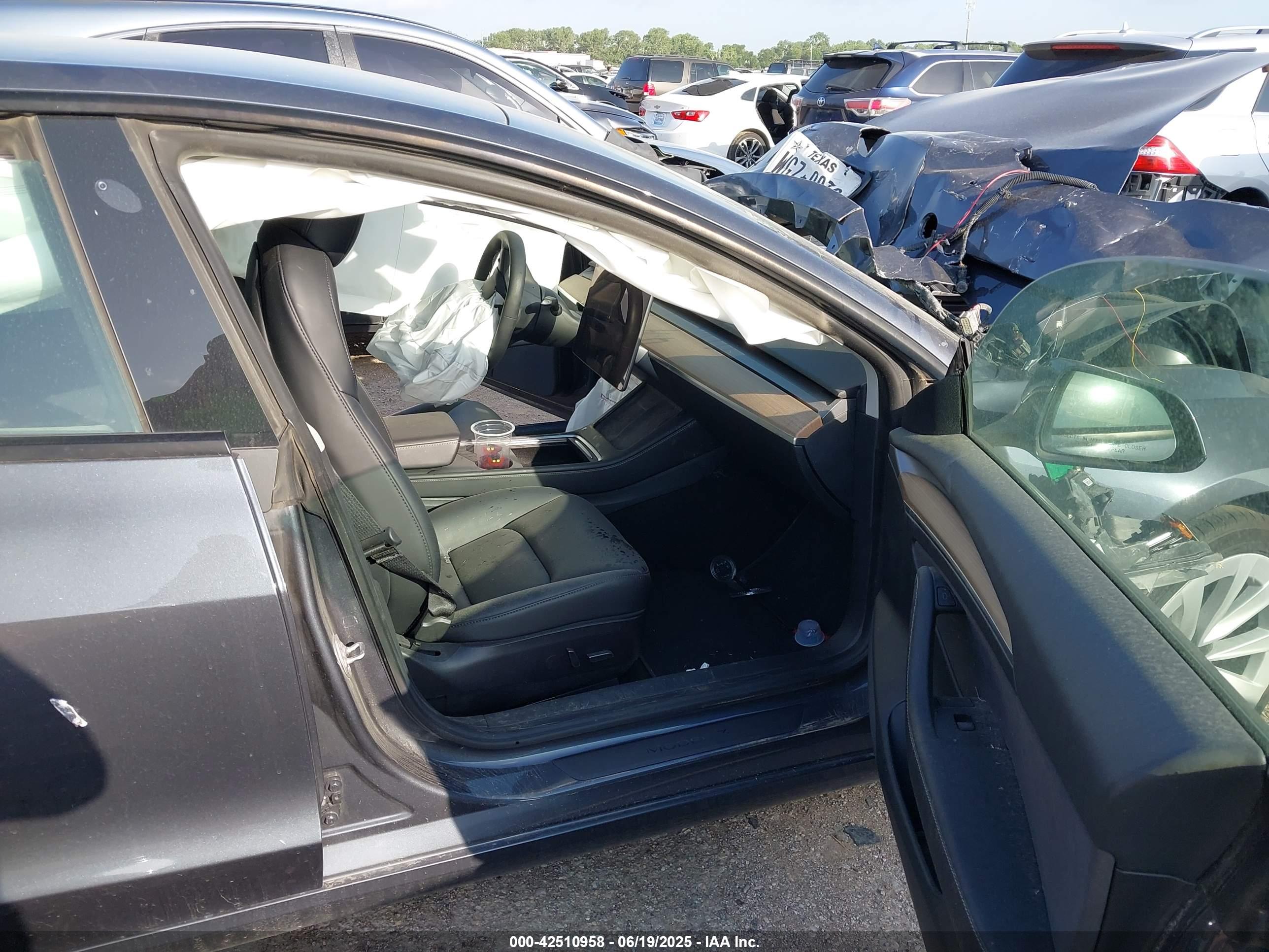 TESLA MODEL image 5