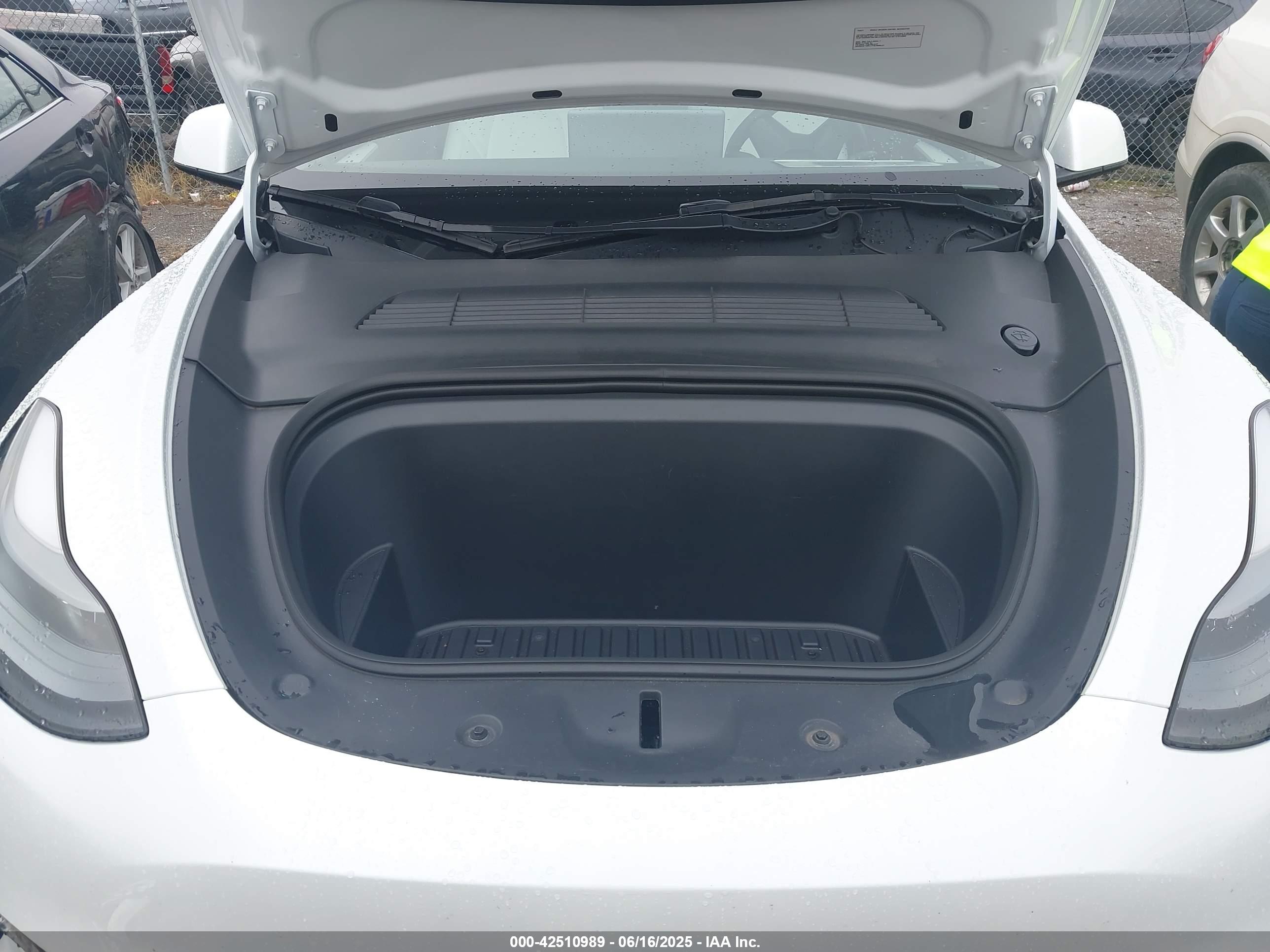 TESLA MODEL image 10