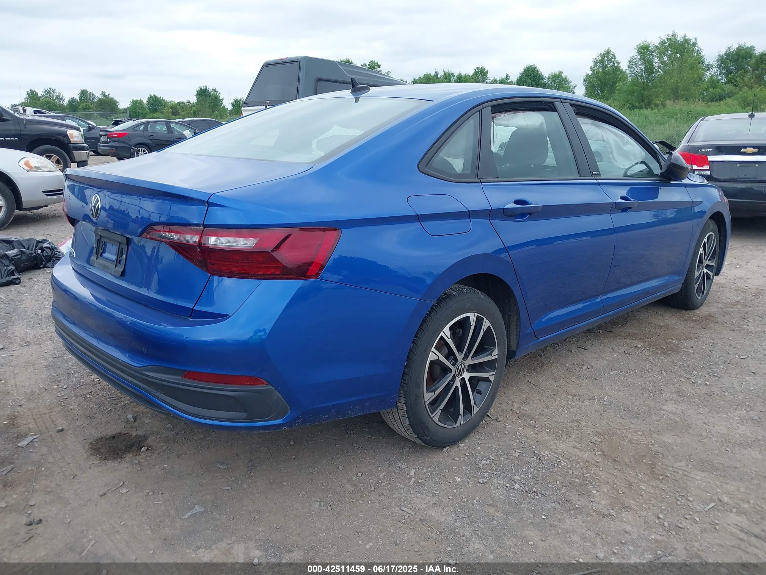 VOLKSWAGEN JETTA image 4