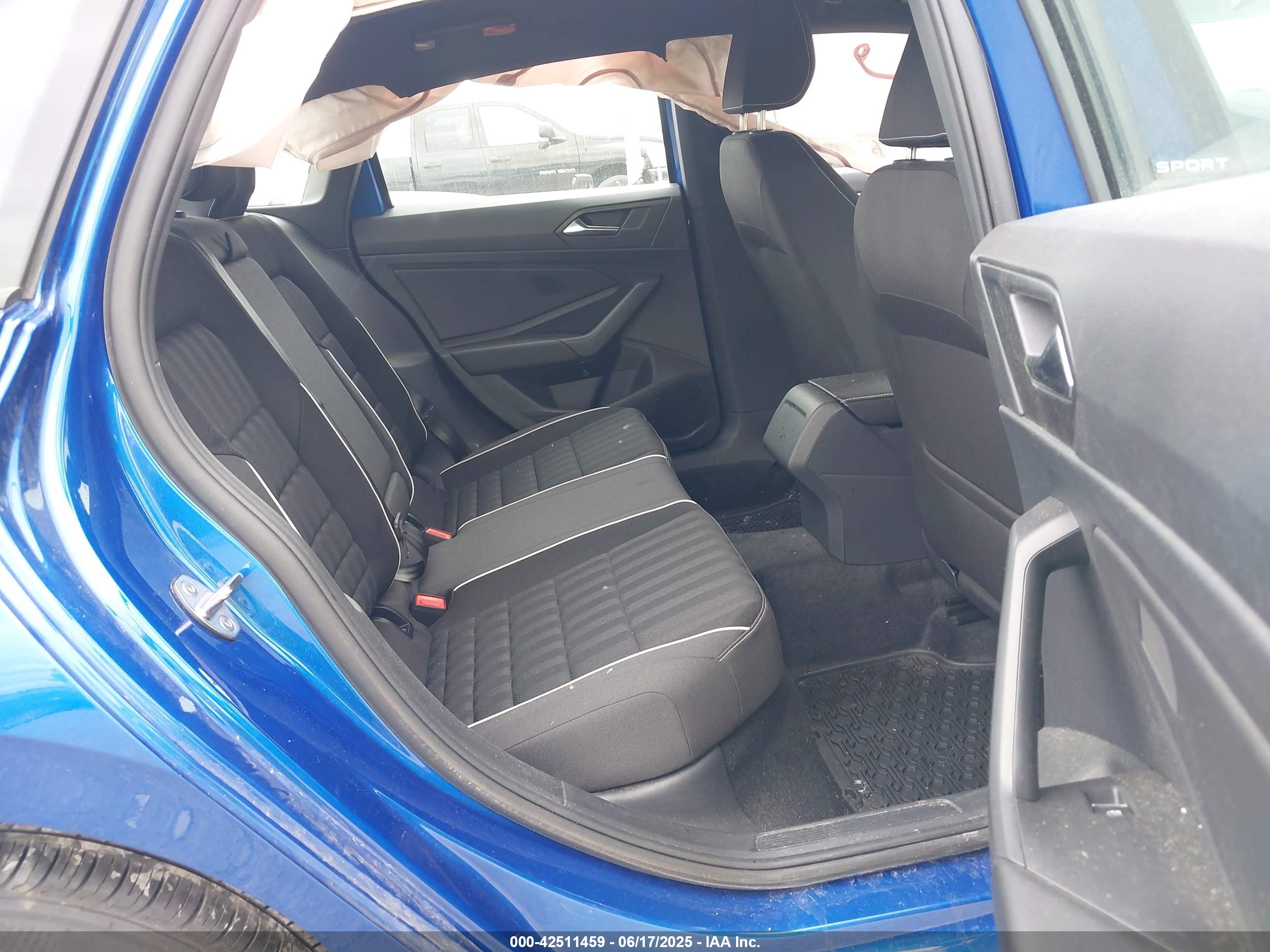 VOLKSWAGEN JETTA image 8