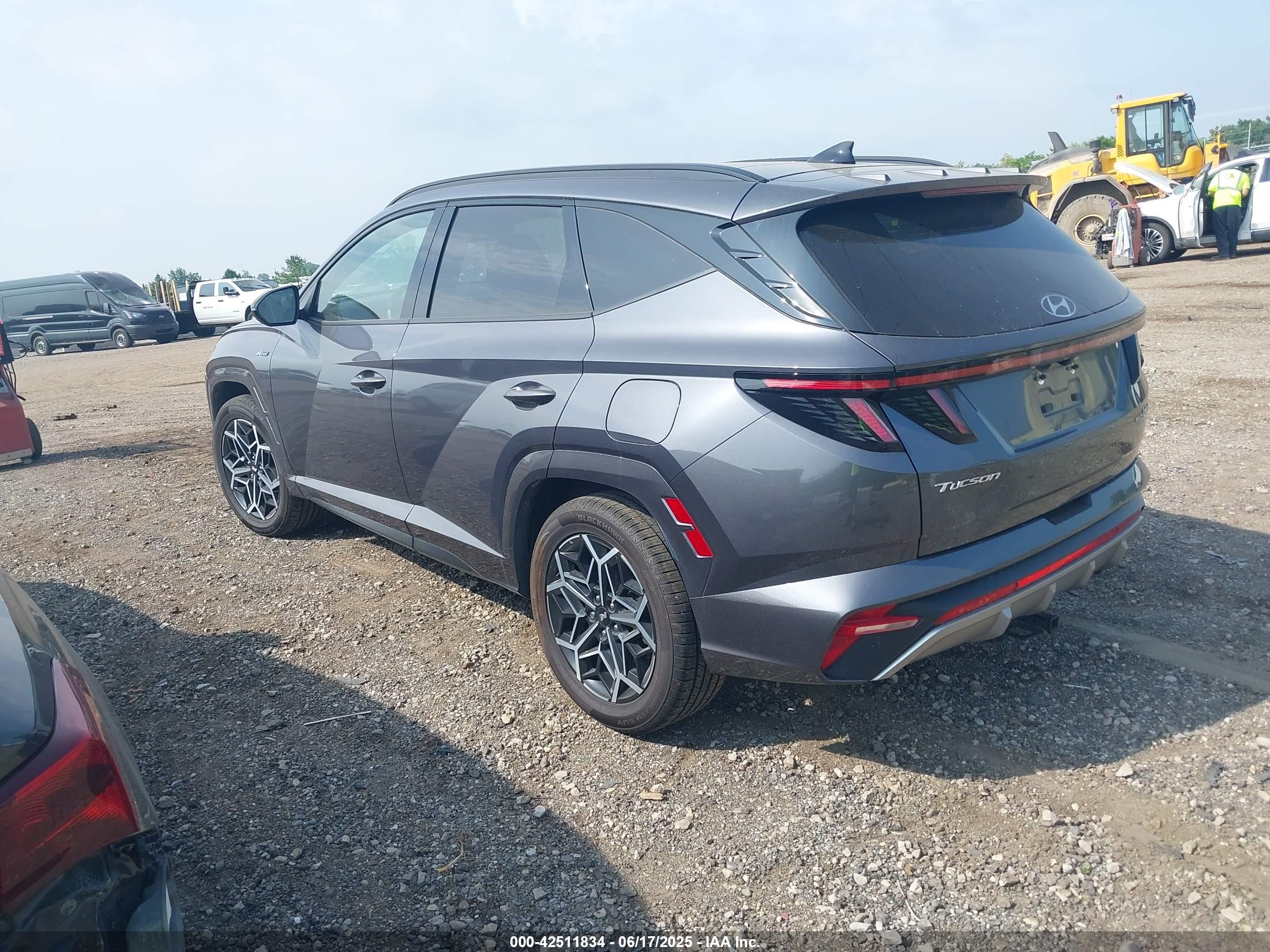 HYUNDAI TUCSON image 3