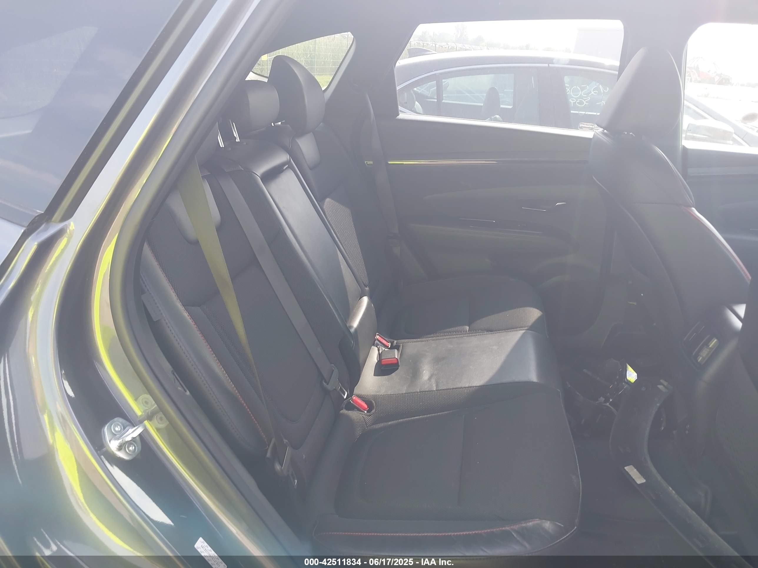 HYUNDAI TUCSON image 8