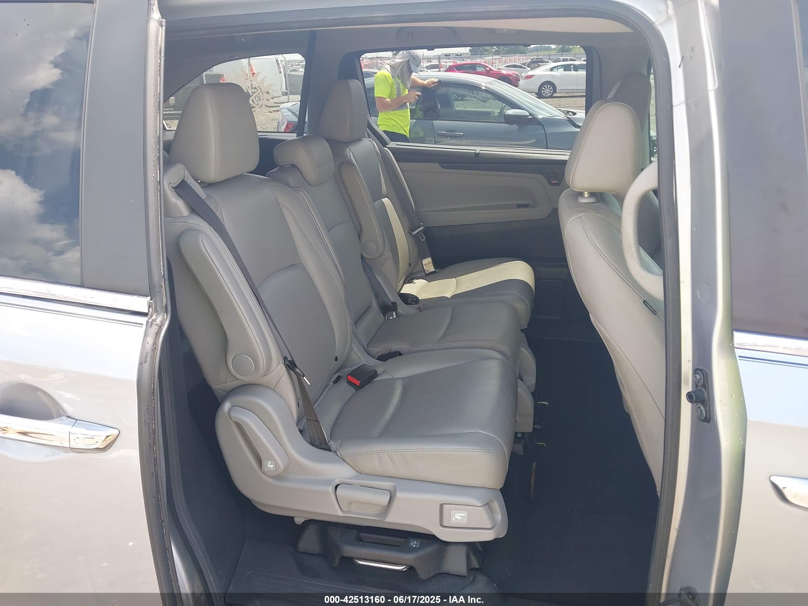 HONDA ODYSSEY image 8