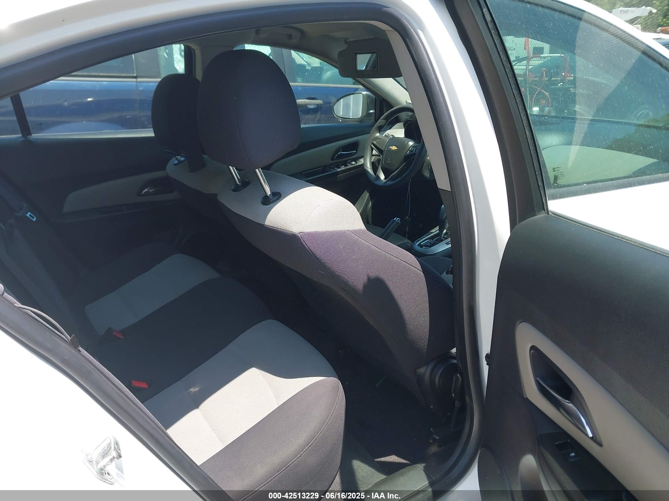 CHEVROLET CRUZE image 8