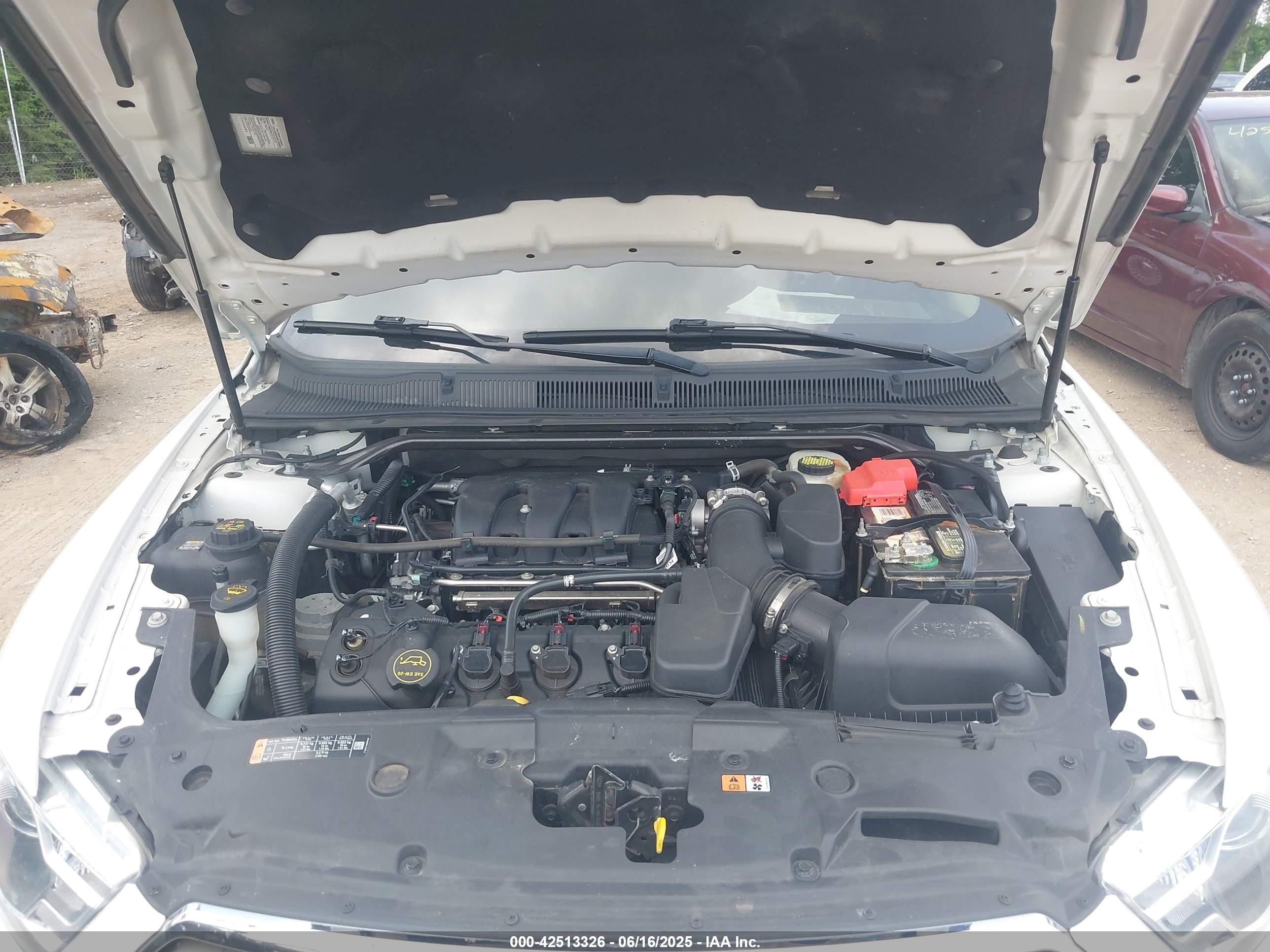 FORD TAURUS image 10