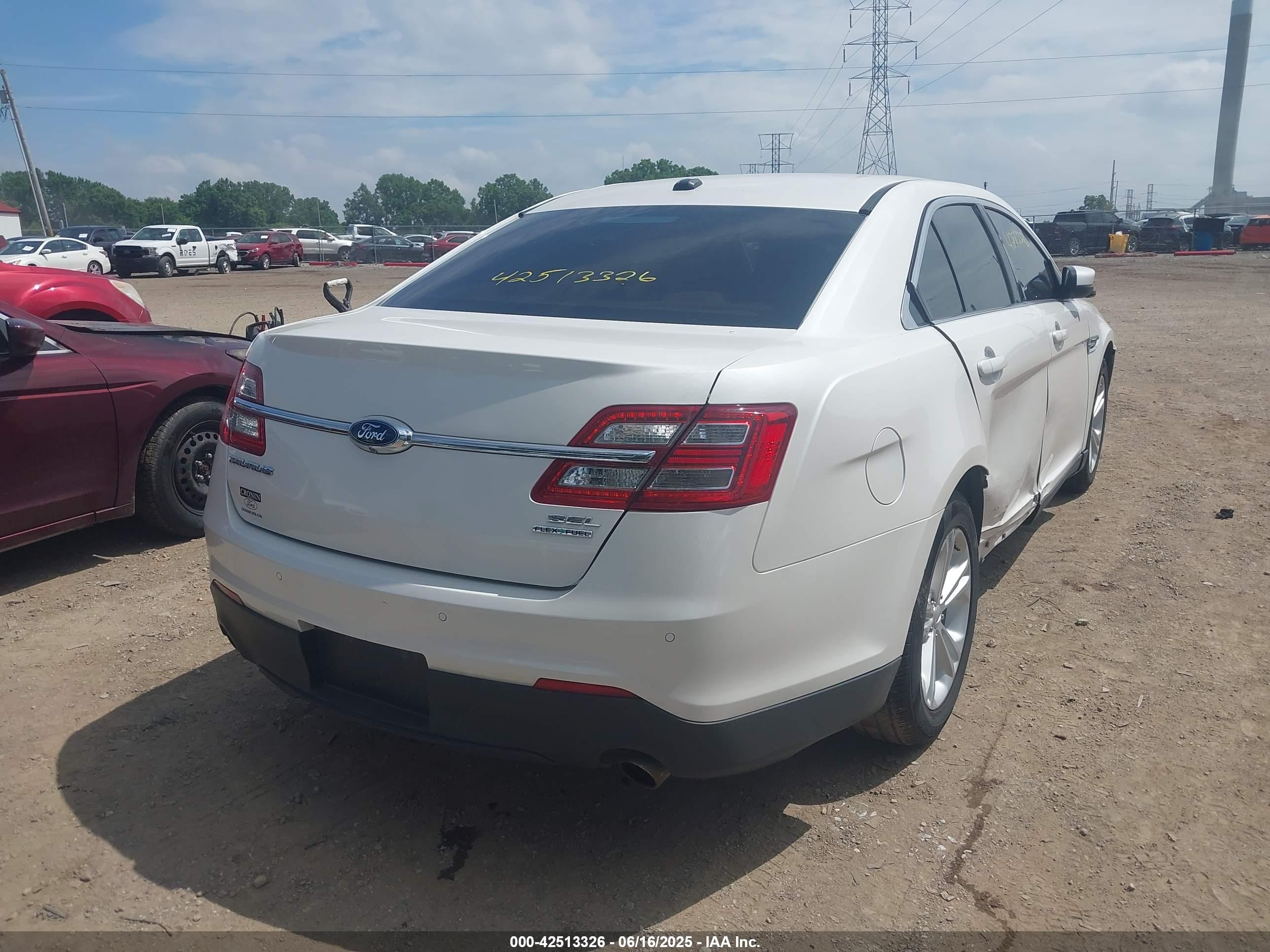 FORD TAURUS image 4