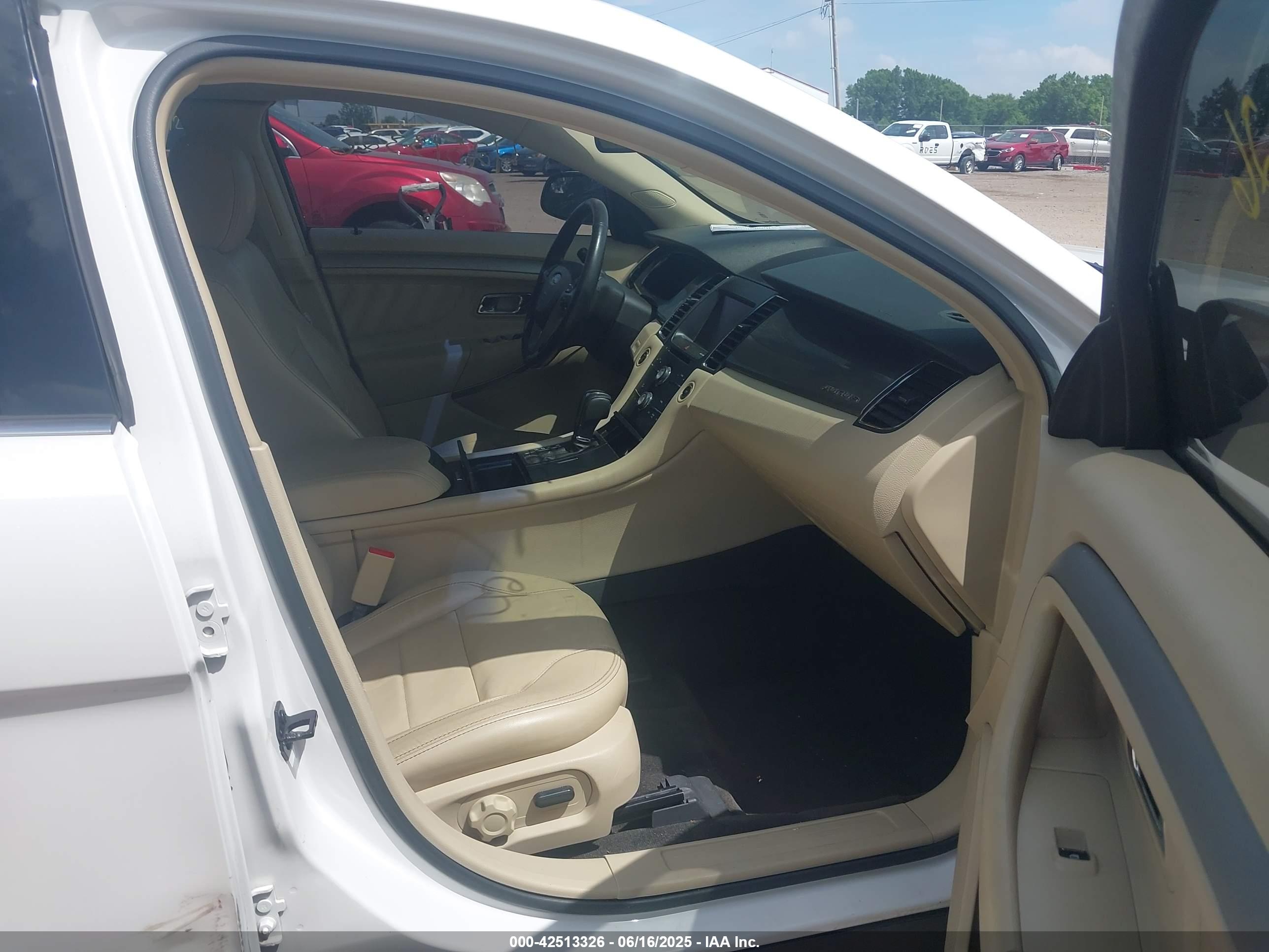 FORD TAURUS image 5