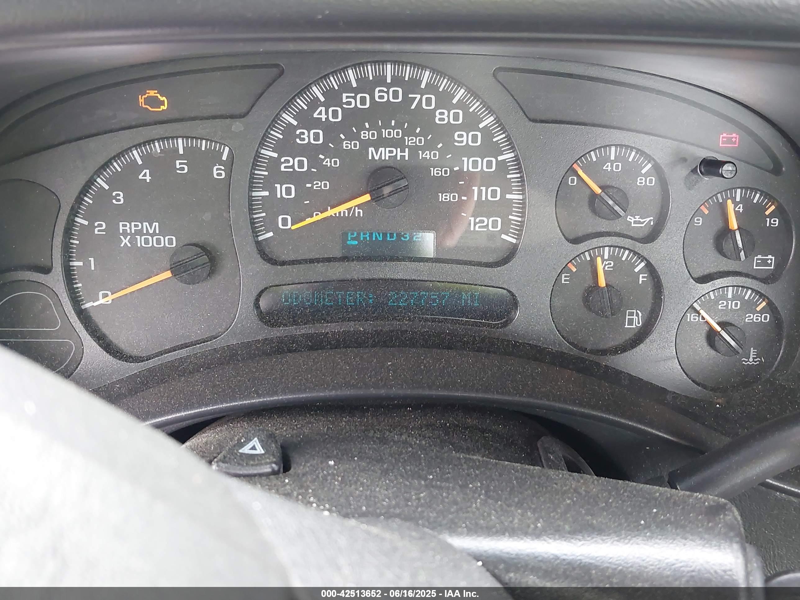 CHEVROLET SILVERADO image 7