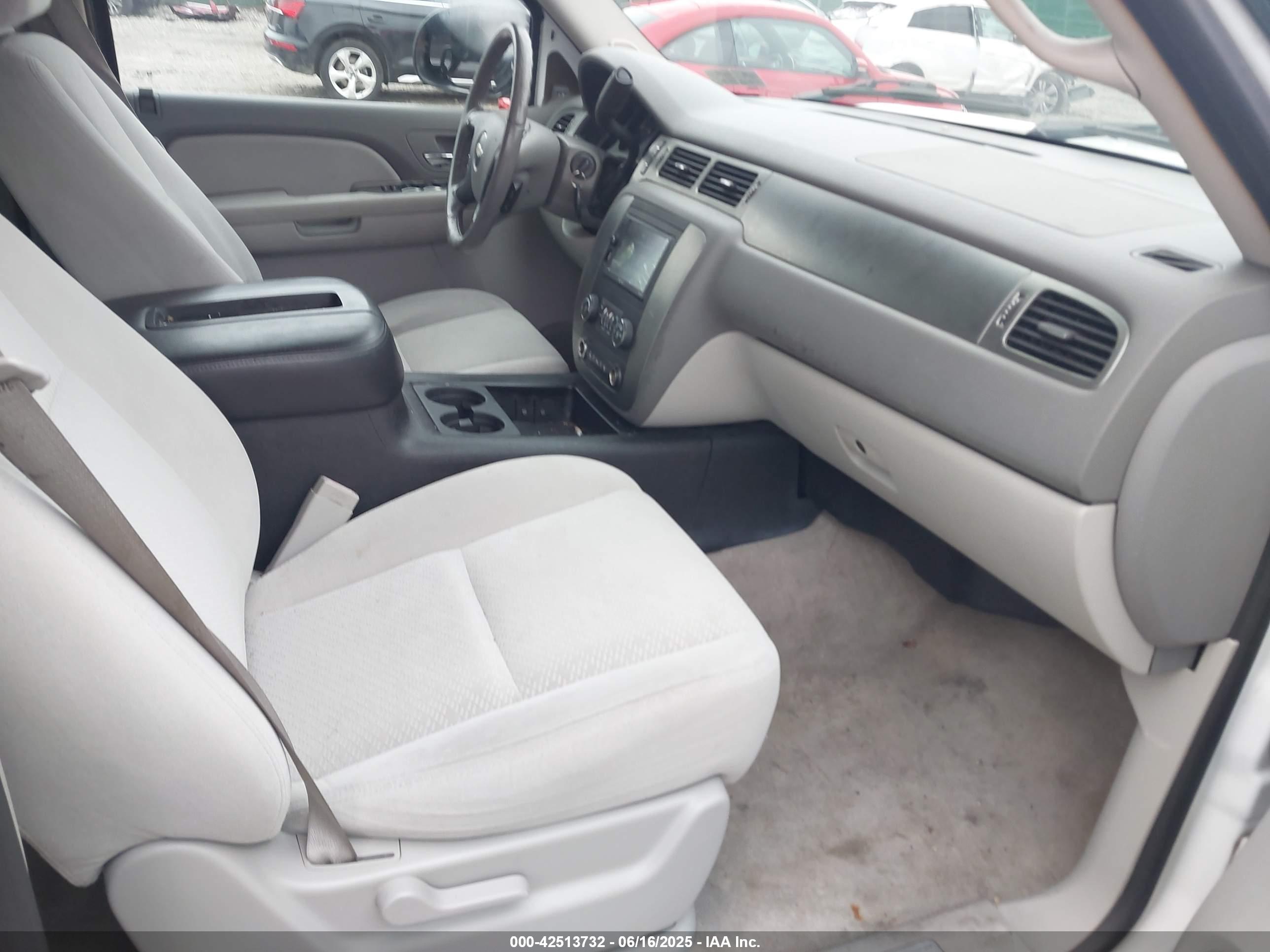 CHEVROLET TAHOE image 5