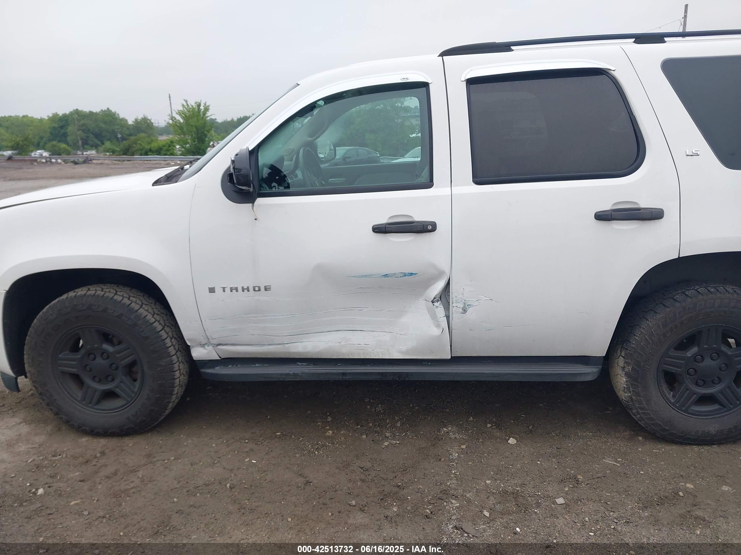 CHEVROLET TAHOE image 6