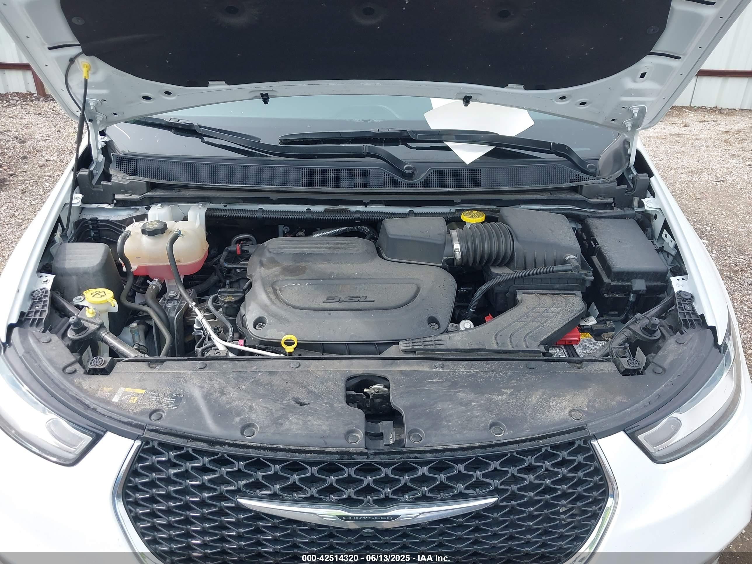 CHRYSLER PACIFICA image 10