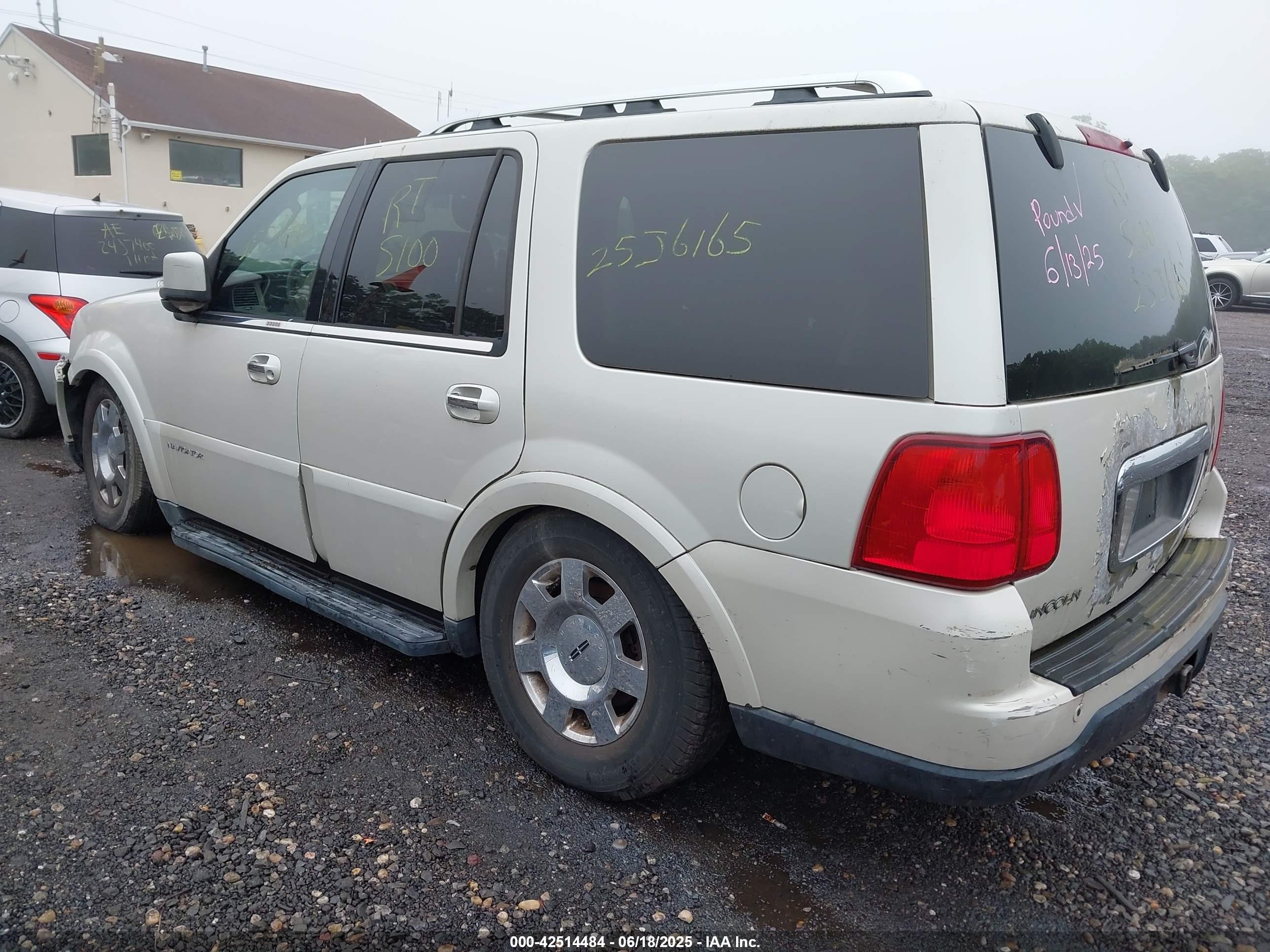 LINCOLN NAVIGATOR image 3