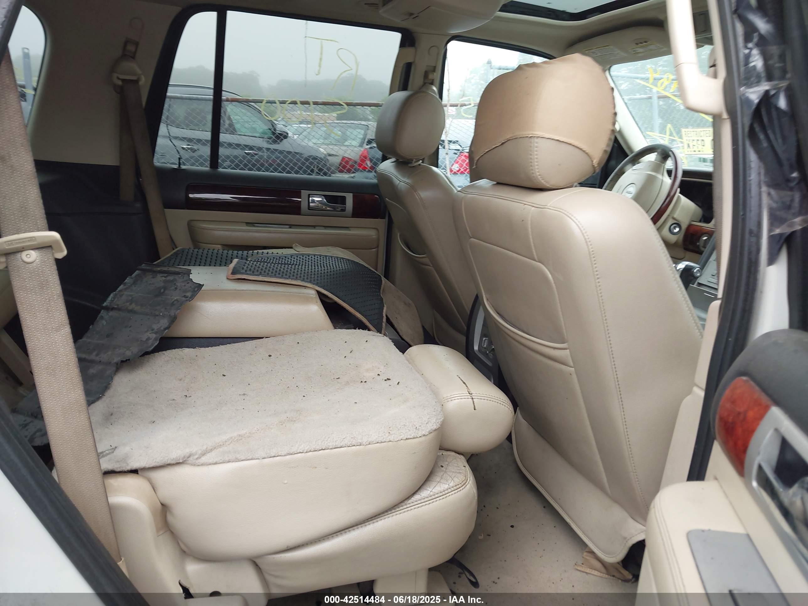 LINCOLN NAVIGATOR image 8
