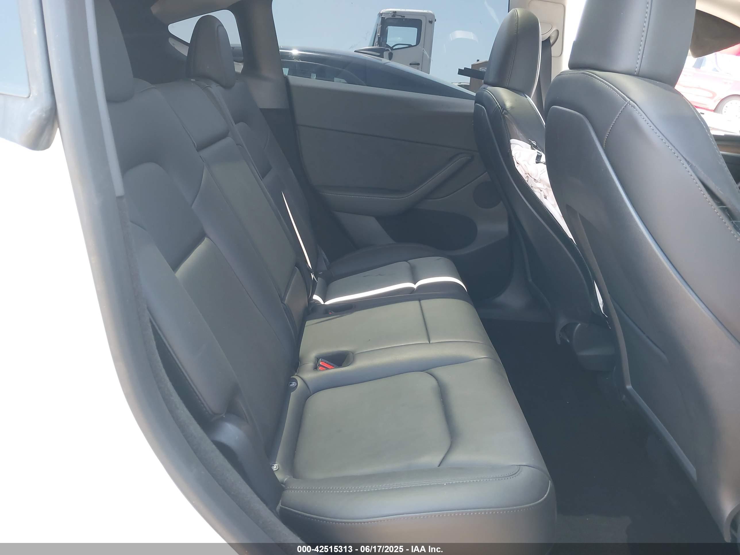 TESLA MODEL image 8